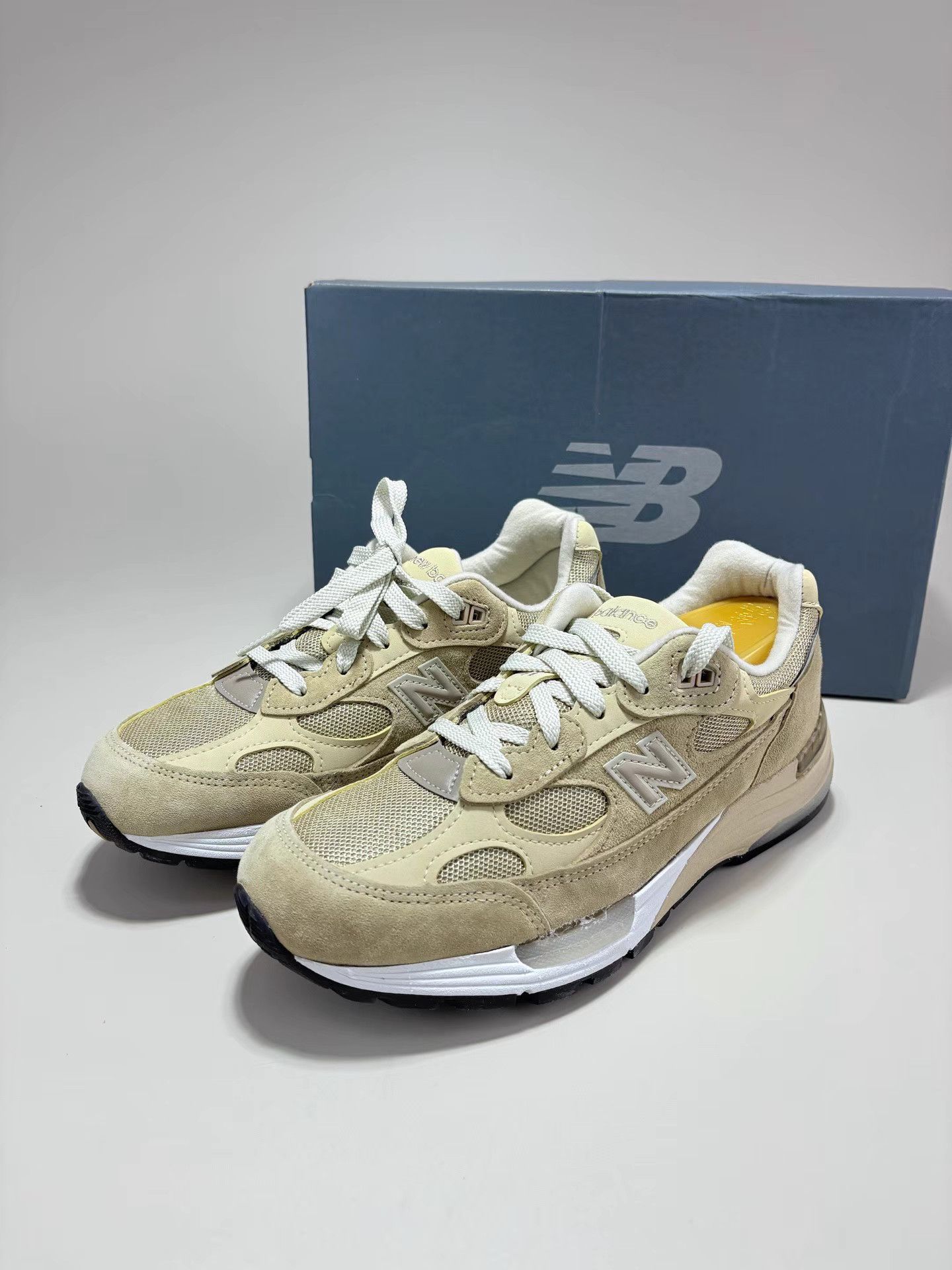 New Balance NEW BALANCE 992 Desert Casual Sneakers Size US 6.5 / EU 39-40 - 1 Thumbnail