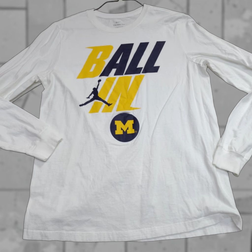 Nike VINTAGE Nike Michigan Shirt Long Sleeve White Crew Neck L Mens USA Ball In Jumpman Cotton Knit Graphic Print Size US L / EU 52-54 / 3 - 1 Thumbnail