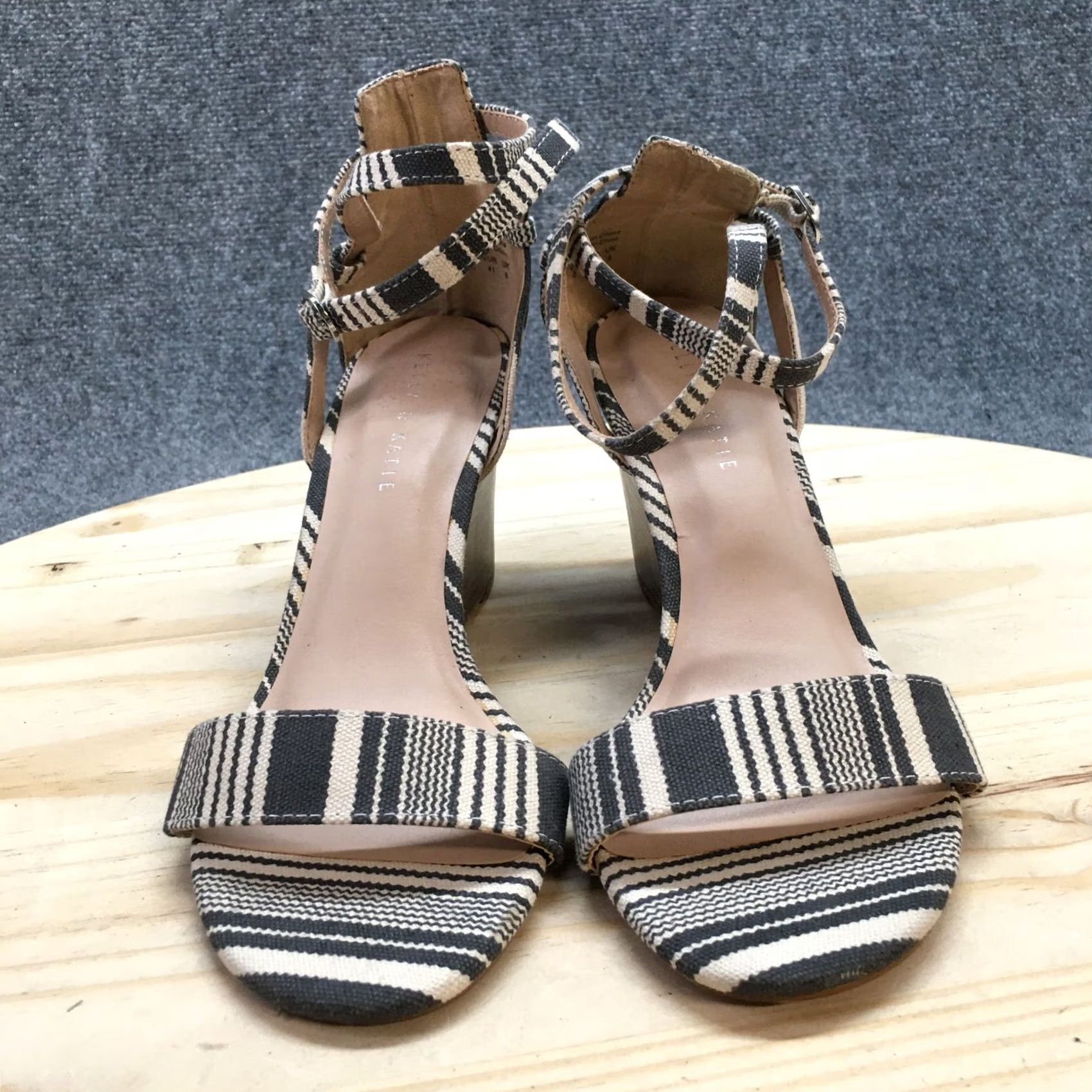 Vintage Kelly & Katie Heels Womens 10 Tamra Ankle Strap Wedges Casual Gray Fabric Size US 10 / IT 40 - 5 Thumbnail