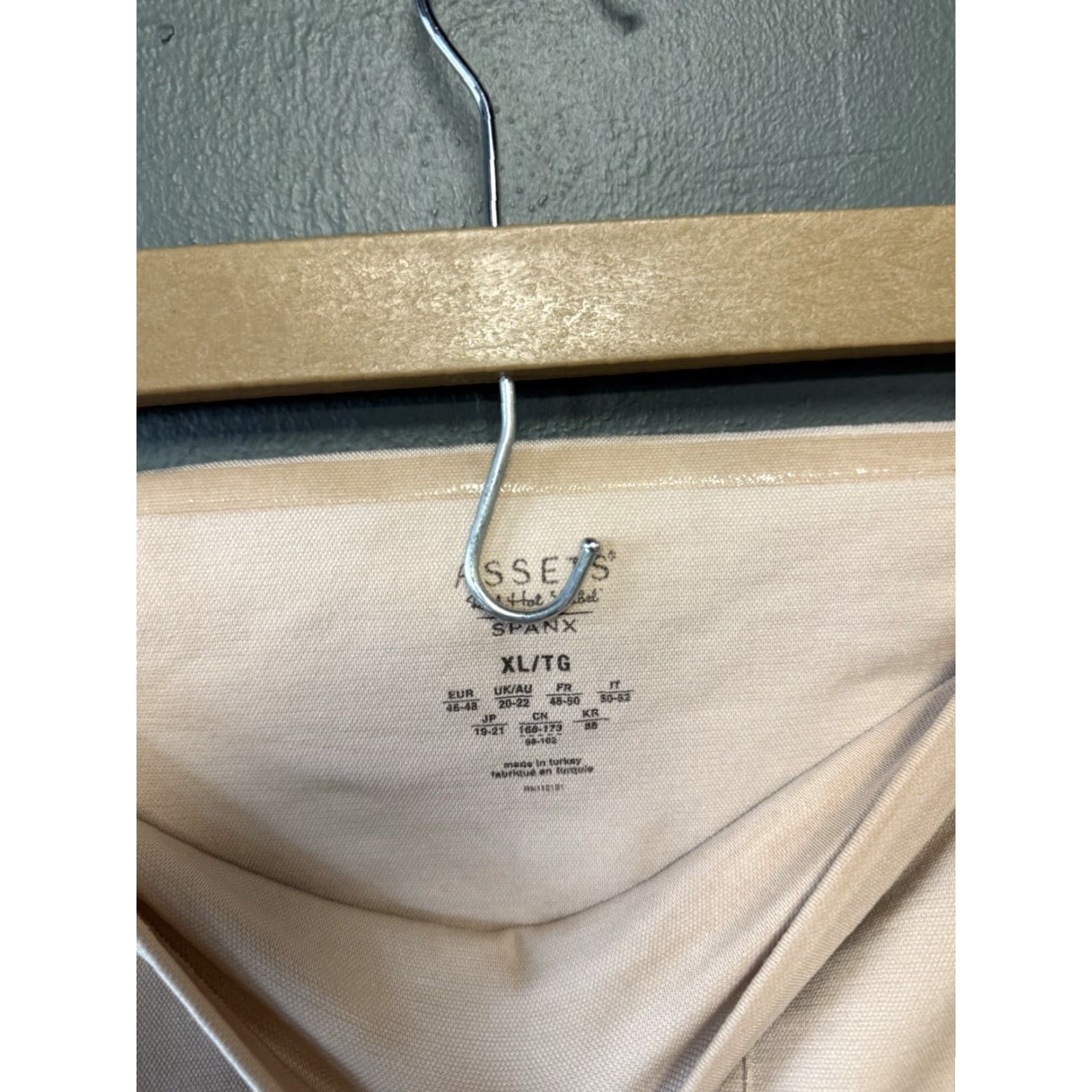 Spanx VINTAGE Assets by Spanx Shapewear Shirt? Size 40" / US 18 - 3 Thumbnail