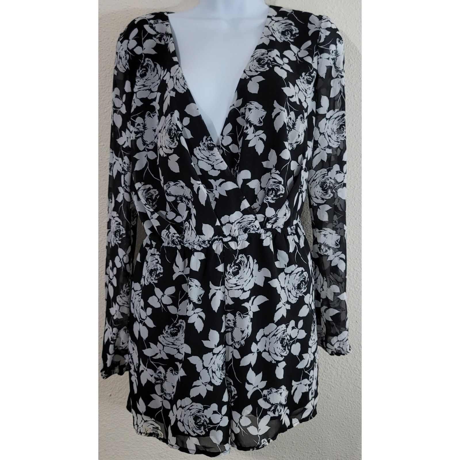 Other Love Ady Black White Floral Crisscross Bodice Romper Medium Size 30" / US 8 / IT 44 - 1 Thumbnail