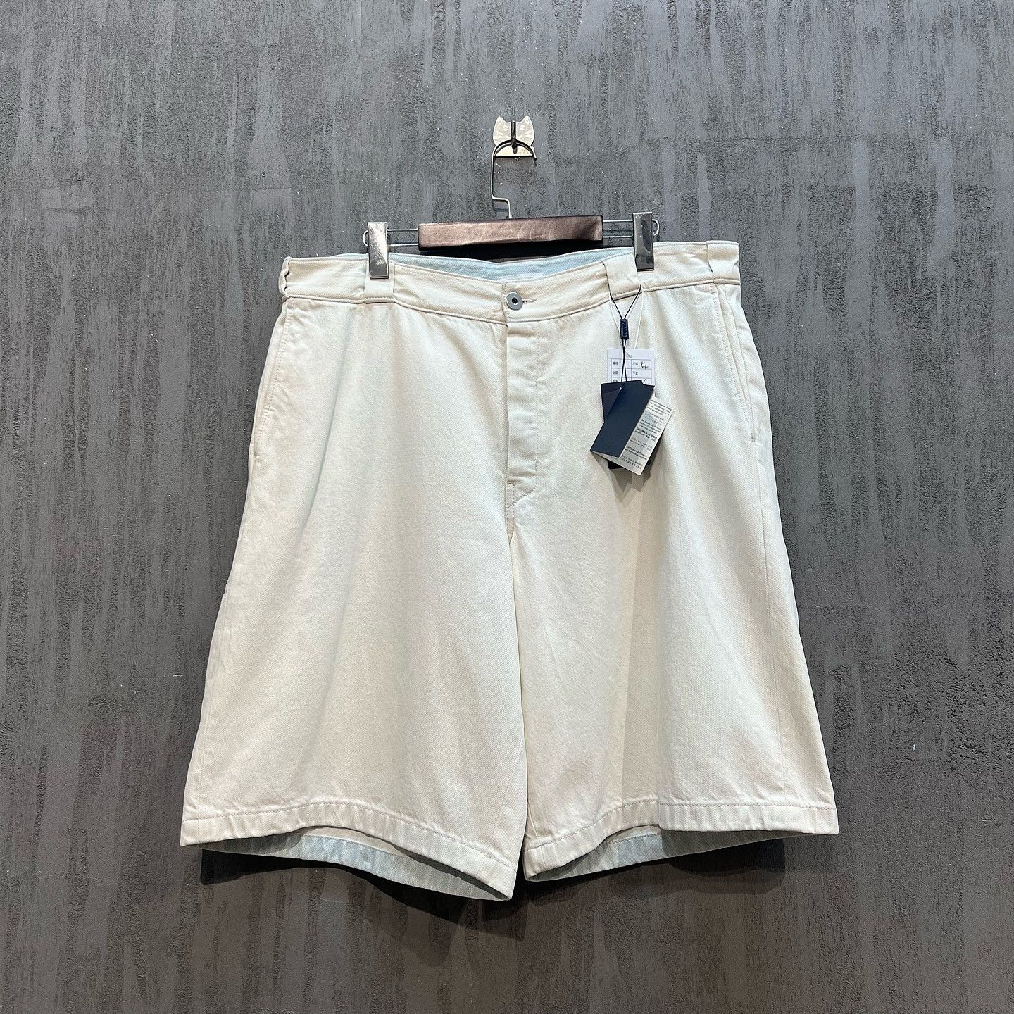 Prada Prada Logo Patch Shorts Size 38 Size US 38 / EU 54 - 1 Thumbnail