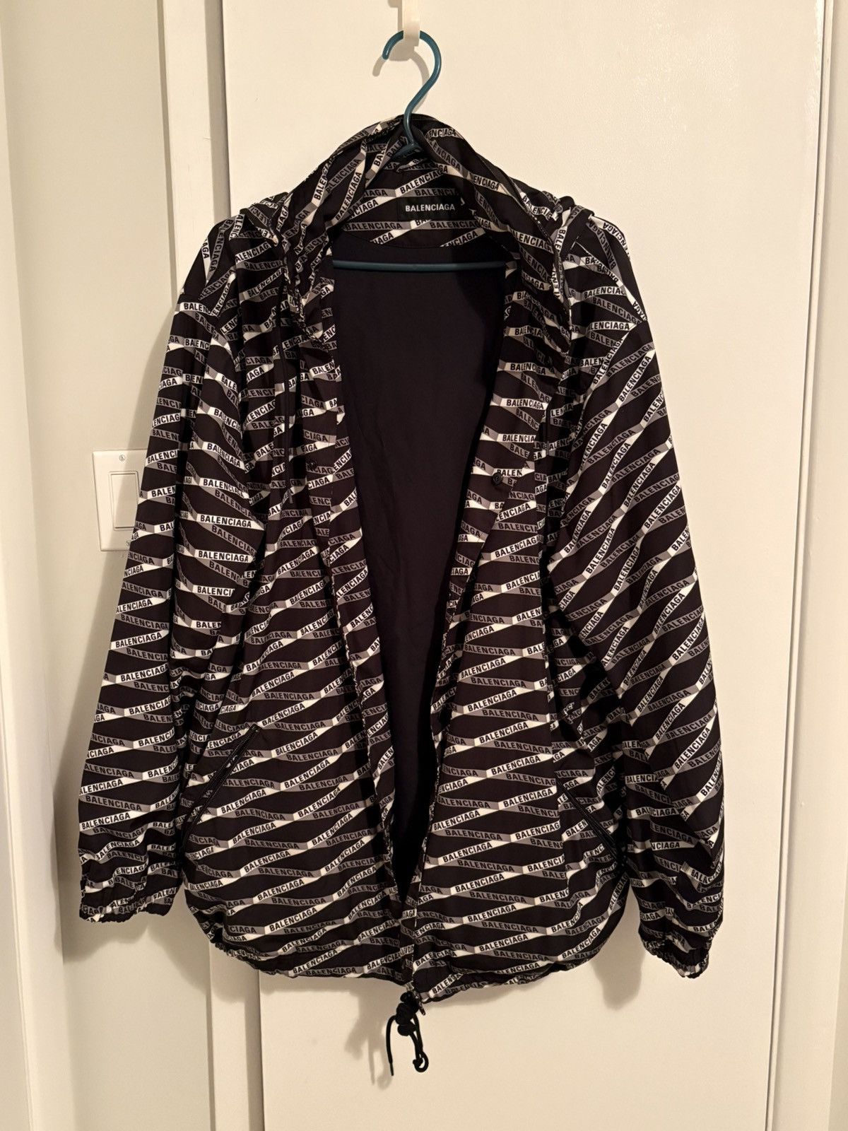 Balenciaga Balenciaga 2019 logo monogram Windbreaker Size US S / EU 44-46 / 1 - 13 Thumbnail