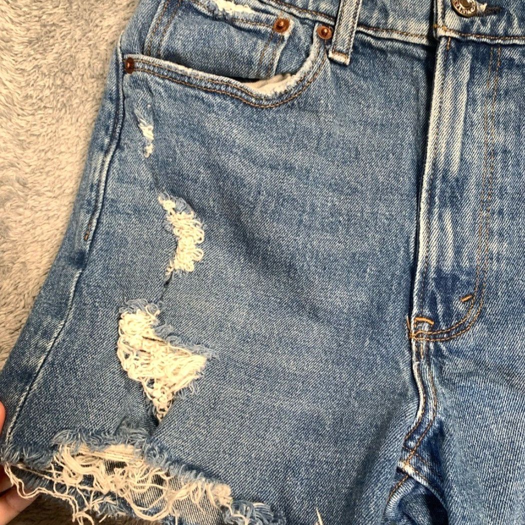 Abercrombie & Fitch Abercrombie & Fitch Mom Short High Rise Blue Jean Shorts 26 Women 4" Blue Denim Shorts Womens Size 26" / US 2 / IT 38 - 3 Thumbnail