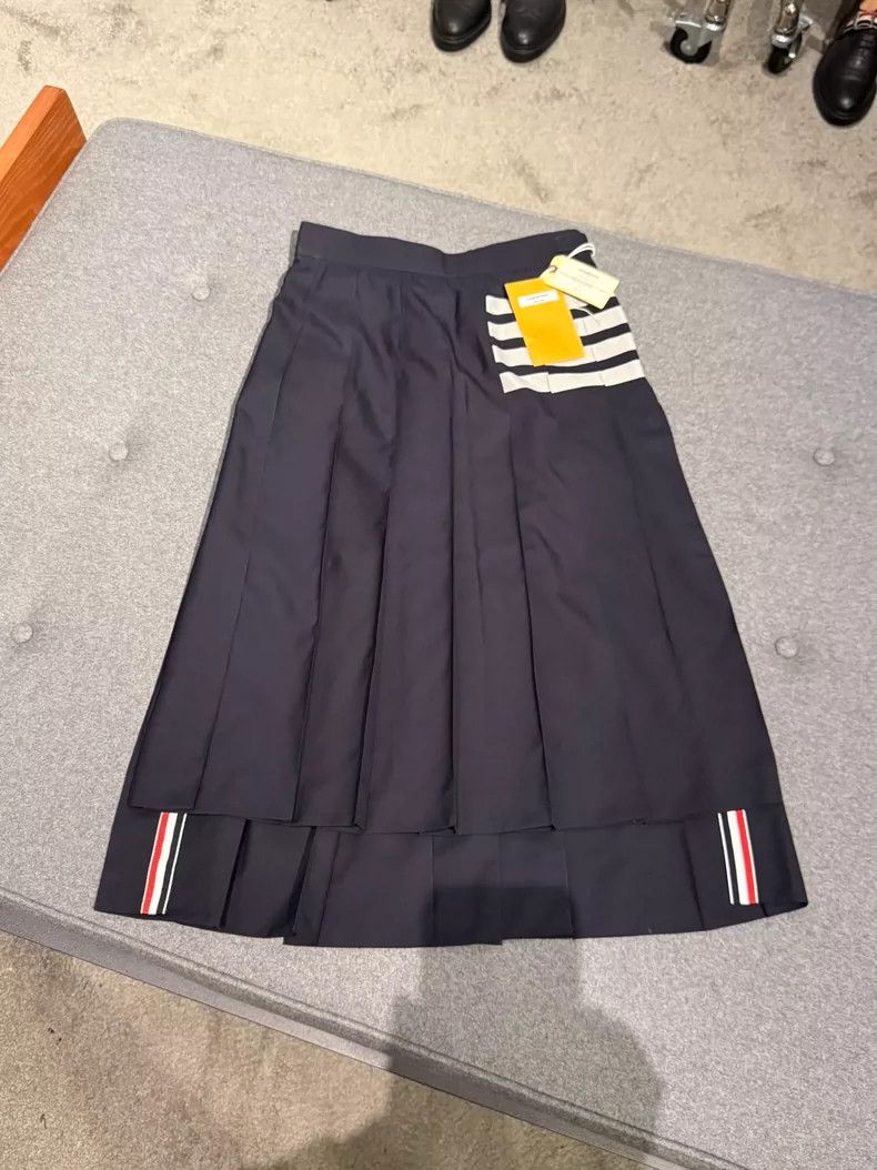Thom Browne Thom browne Classic pleated skirt 2504-Nextarrow Size 24" / US 00 / IT 34 - 3 Thumbnail