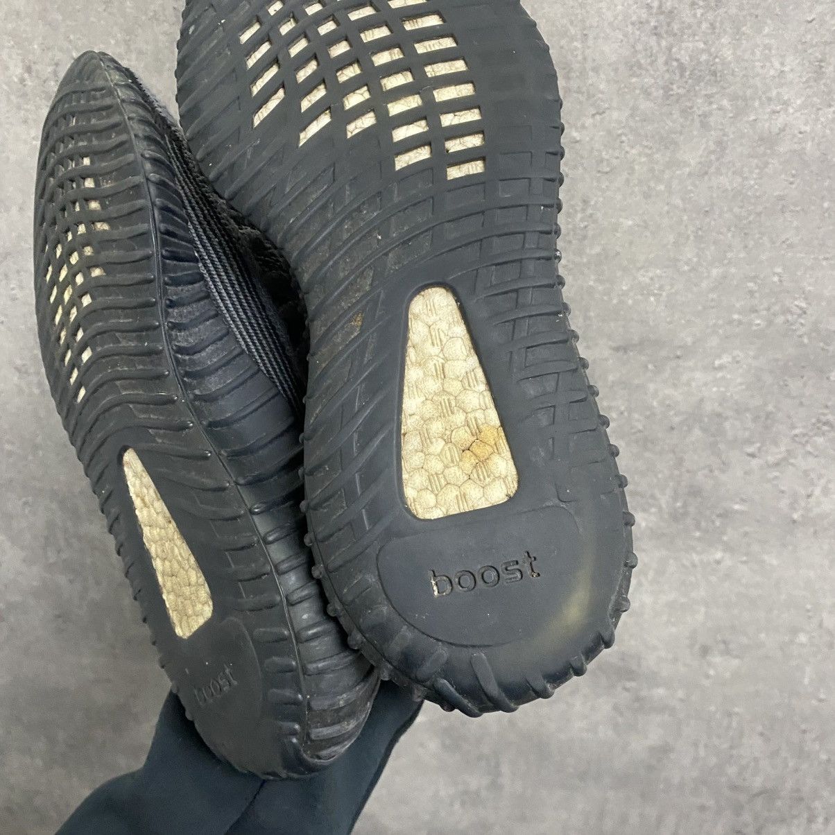 Adidas × Kanye West Adidas Yeezy Boost 350 V2 Sneakers Size US 8 / EU 41 - 8 Thumbnail