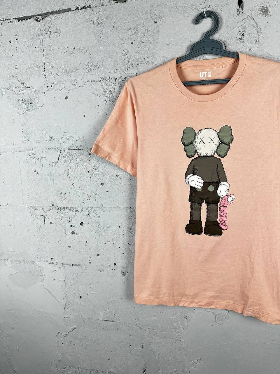 Kaws × Uniqlo Uniqlo x Kaws Companion Tee Pink Large Size US L / EU 52-54 / 3 - 2 Thumbnail