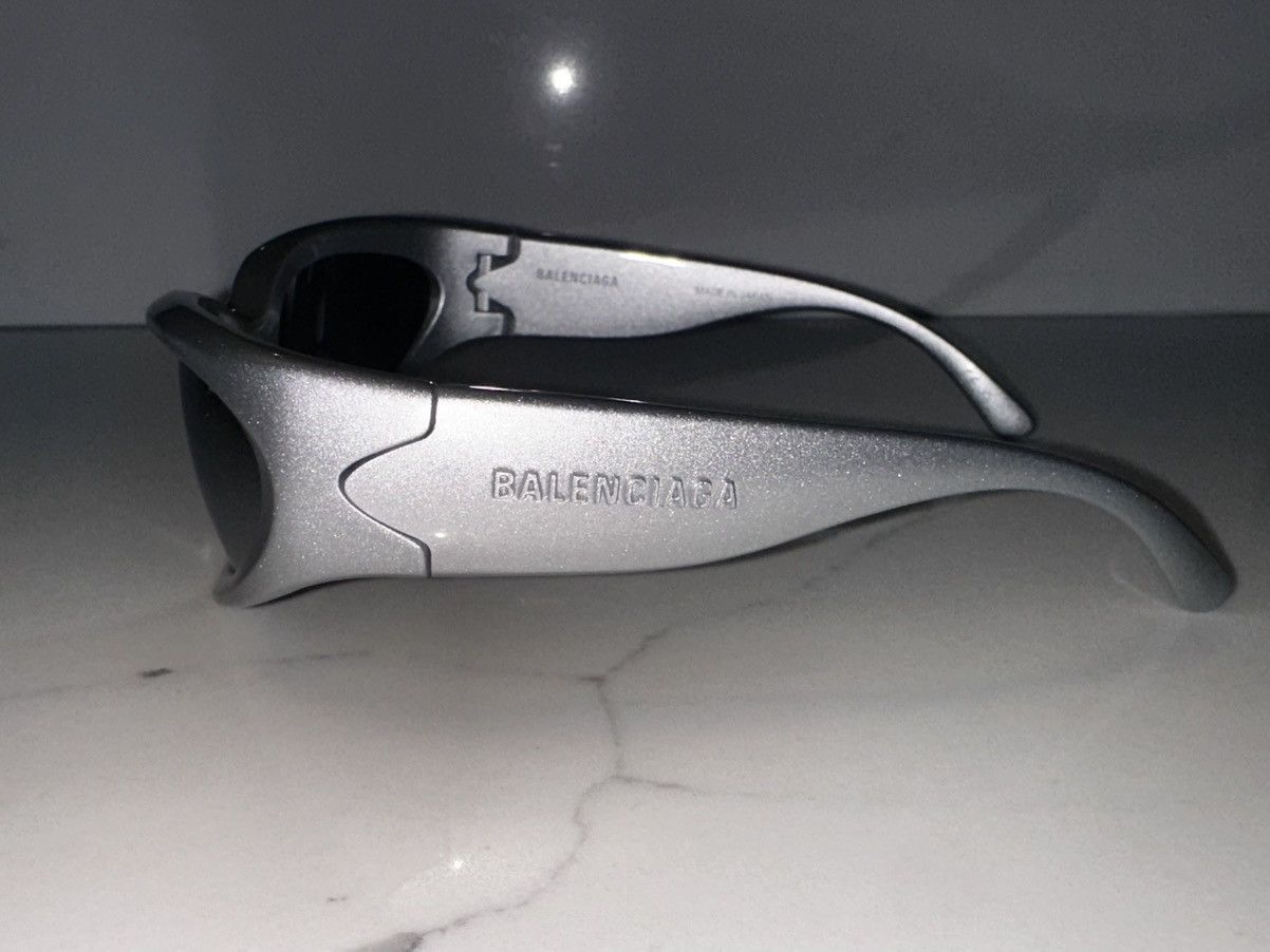 BALENCIAGA SWIFT OVAL SUNGLASSES IN SILVER