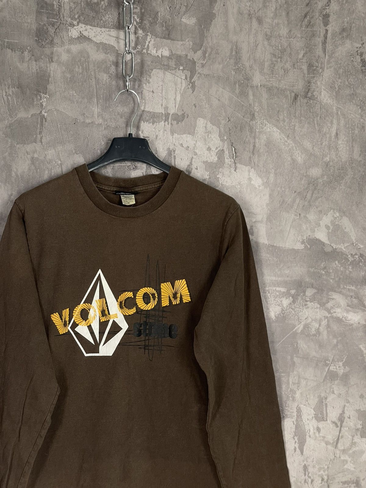 Vintage × Volcom Crazy 90s Volcom Stone Skate Y2K Logo Boxy Brown Longsleeve Size US M / EU 48-50 / 2 - 4 Thumbnail