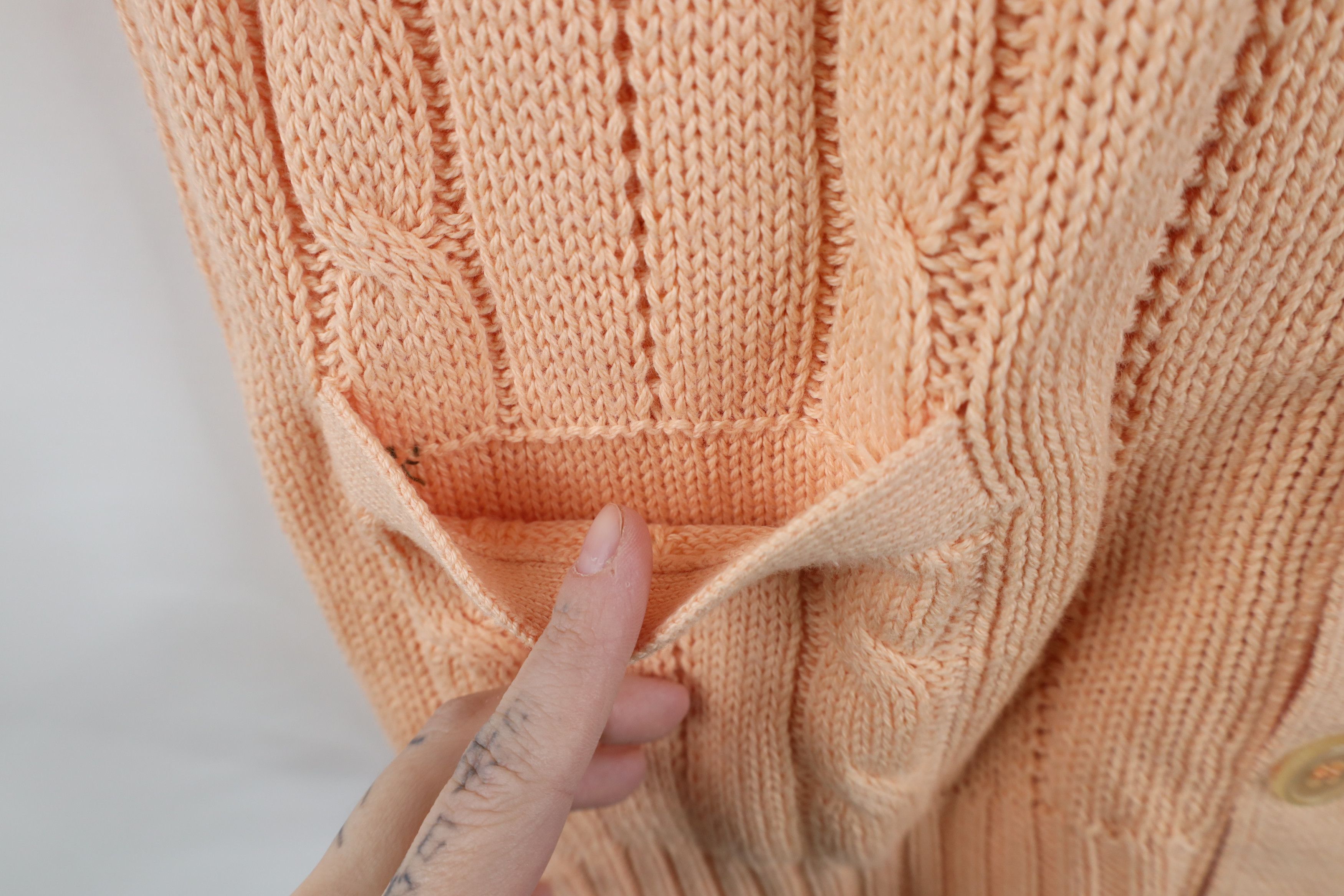 Vintage Vintage 70s Streetwear Cable Knit Cardigan Sweater Vest Pink Size US XXL / EU 58 / 5 - 5 Thumbnail