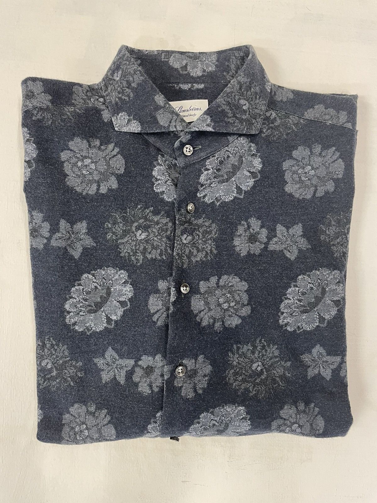 Spaced Floral Print Cutaway Collar Shirt