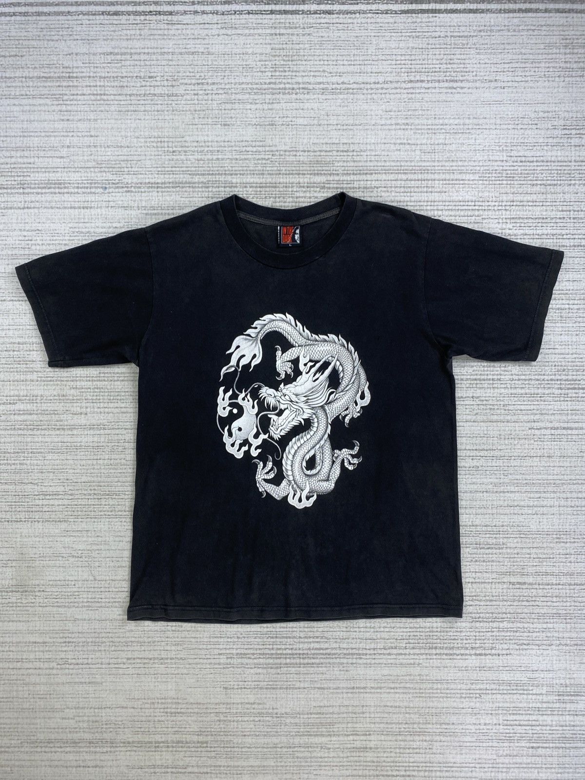 Dragonfly × Japanese Brand × Vintage Vintage In The Dark Big Dragon Mirror Printed Tshirt Size US M / EU 48-50 / 2 - 1 Thumbnail