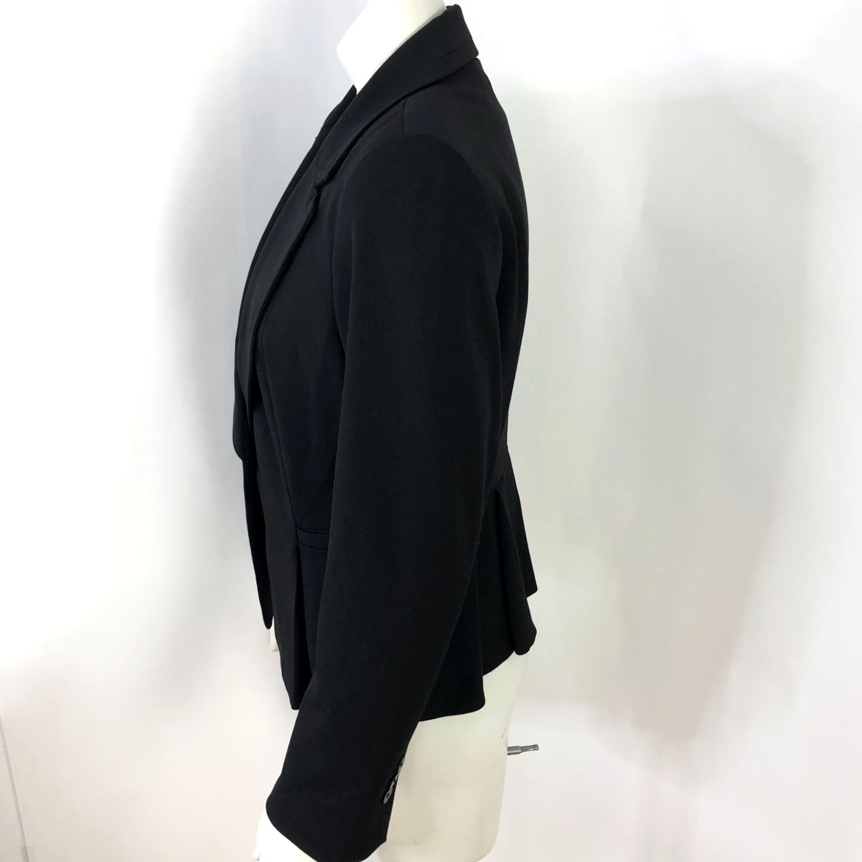 White House Black Market White House Black Market Blazer Jacket Black MINT 10P Petite Knit Polyester Button Blazer Women Blazer Coat Mid-Length Long Sleeve Size L / US 10 / IT 46 - 2 Thumbnail