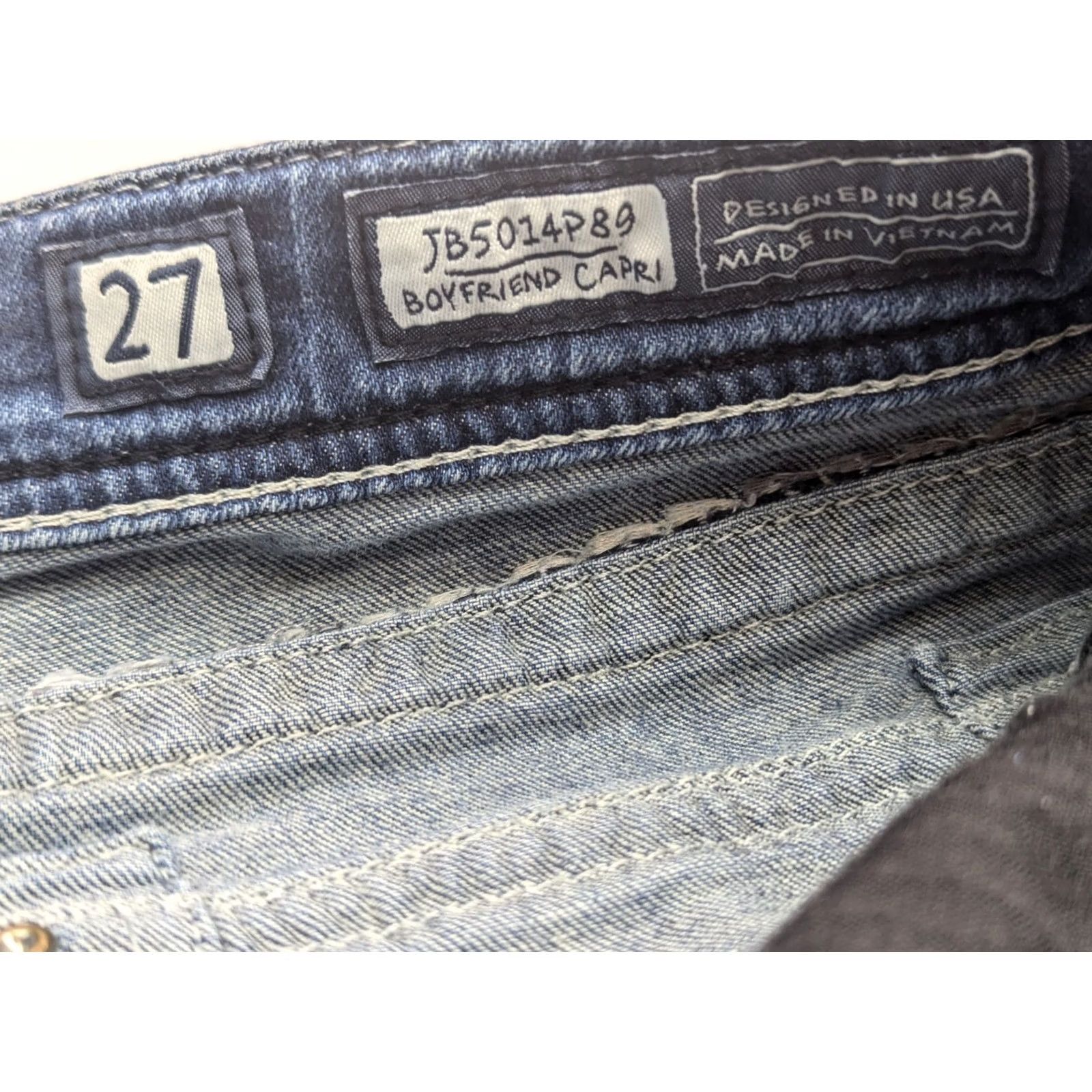 Miss Me Miss Me Boyfriend Capri Jeans Women 27 32x24 Distressed Embellished JB5014P Capri Jeans Women Distressed Embellished 32x24 Miss Me JB5014P Boys? Size 27" / US 4 / IT 40 - 7 Thumbnail