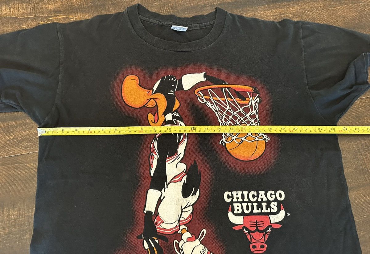 Anvil Vintage 1994 Daffy Duck Chicago Bulls Men’s T-Shirt-Size XL Size US XL / EU 56 / 4 - 9 Thumbnail