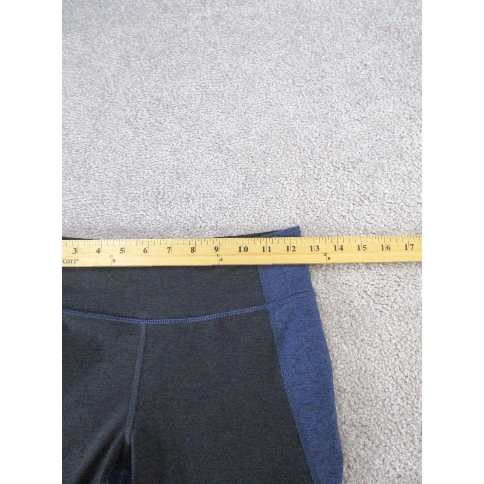 Outdoor Voices Outdoor Voices Leggings Womens Small Black Colorblock Compression Cropped Athletic Activewear Gym & Training Running Yoga Womens Size 28" / US 6 / IT 42 - 6 Thumbnail