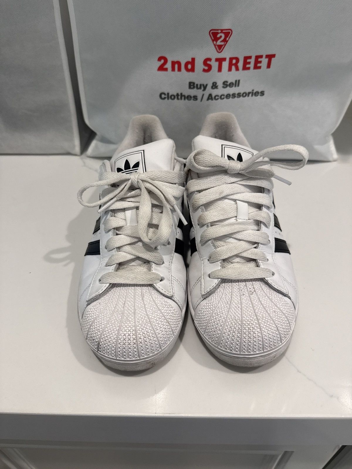 Adidas Adidas superstars Size US 9 / EU 42 - 1 Thumbnail