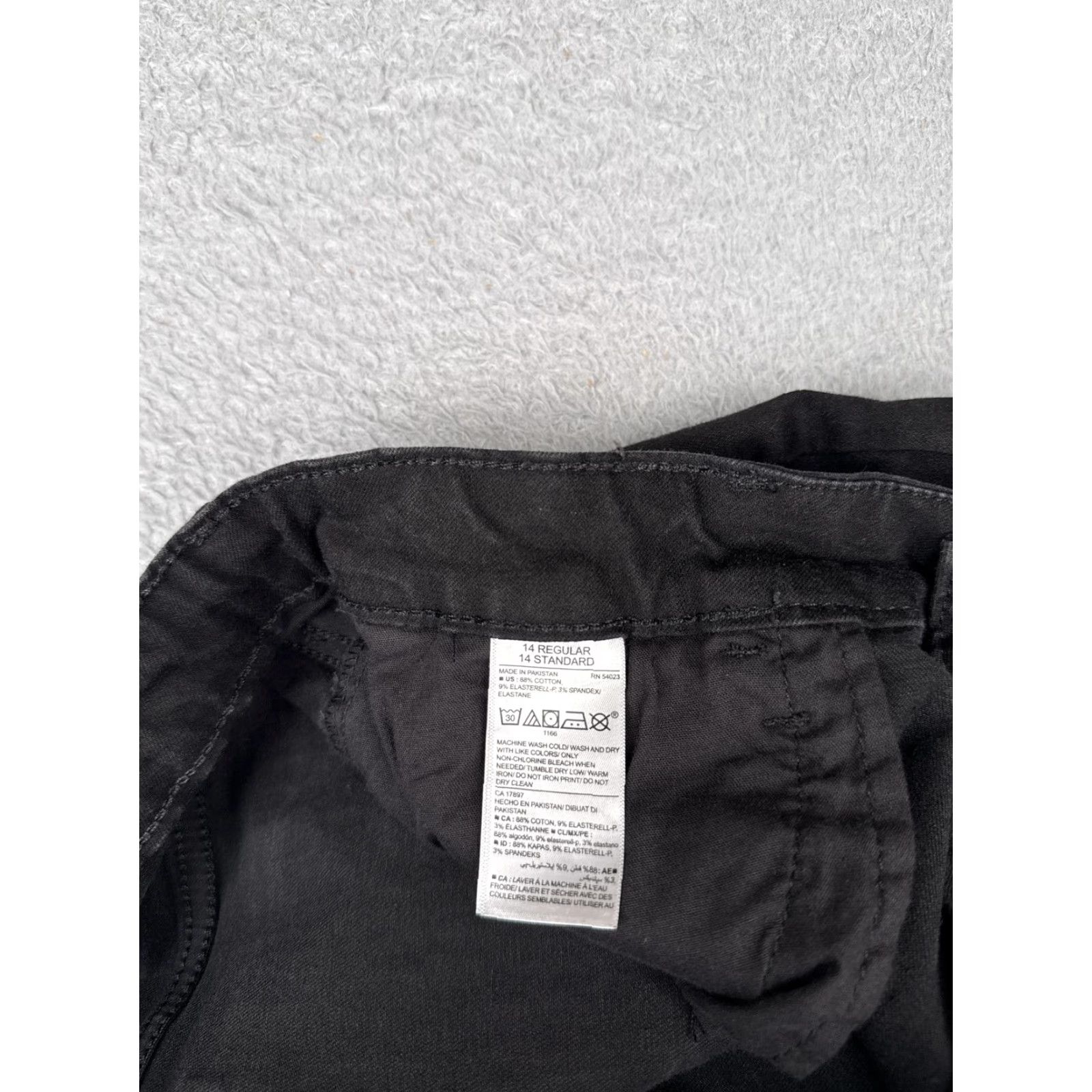 Old Navy Old Navy Jeans Womens 14 Regular Black Rockstar Mid Rise Skinny Stretch Denim Shirt? Size 36" / US 14 / IT 50 - 7 Thumbnail
