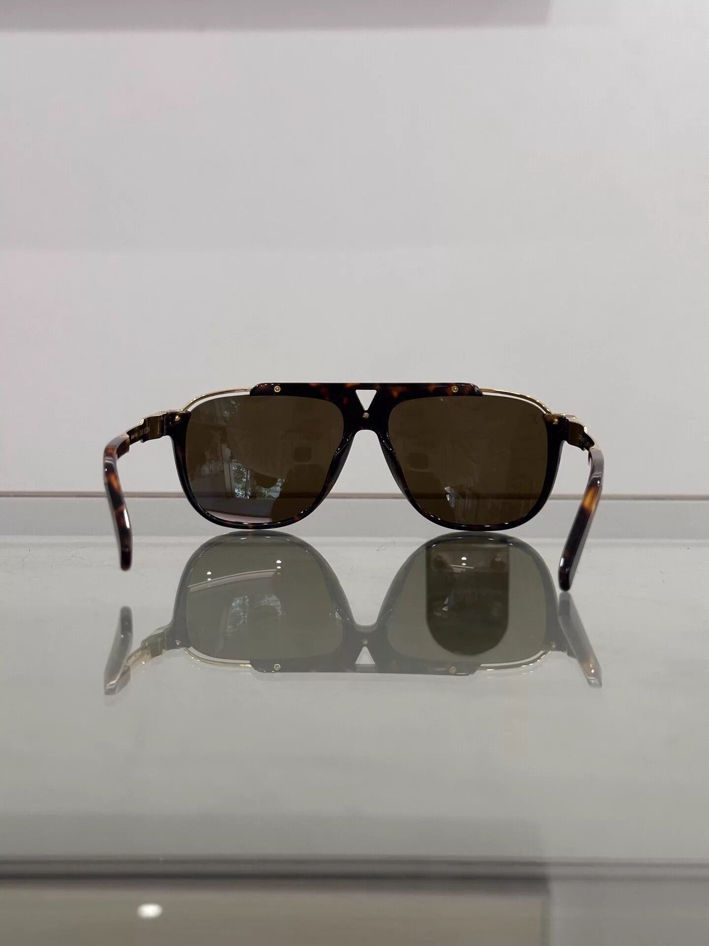 Louis Vuitton LV Black Monogram Gold Irregular Sunglasses Size ONE SIZE - 5 Thumbnail