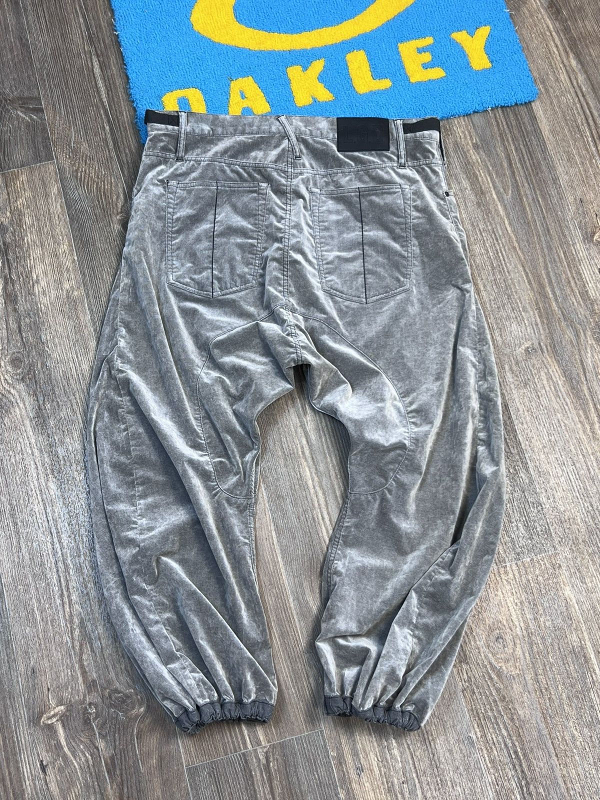 Le Grande Bleu (L.G.B.) Le Grande Bleu Corduroy Cropped Drop Crotch silver pants Size US 32 / EU 48 - 10 Thumbnail