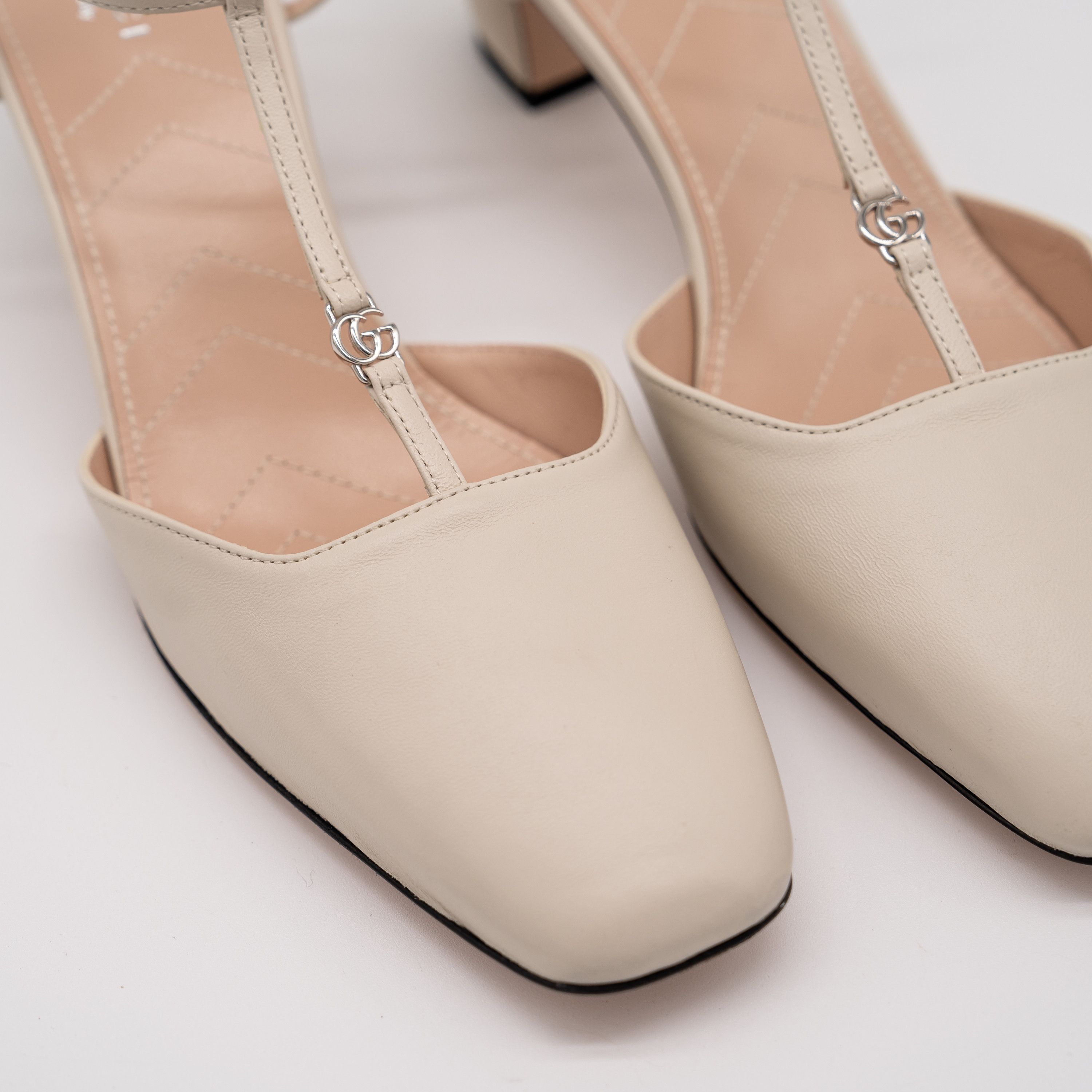 Gucci 40.5G 10.5 US Gucci GG Slingback Pump T-Strap White Size US 10.5 / IT 40.5 - 7 Thumbnail