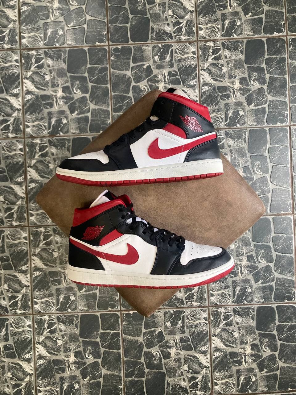 Jordan Mid Gym Red Black White