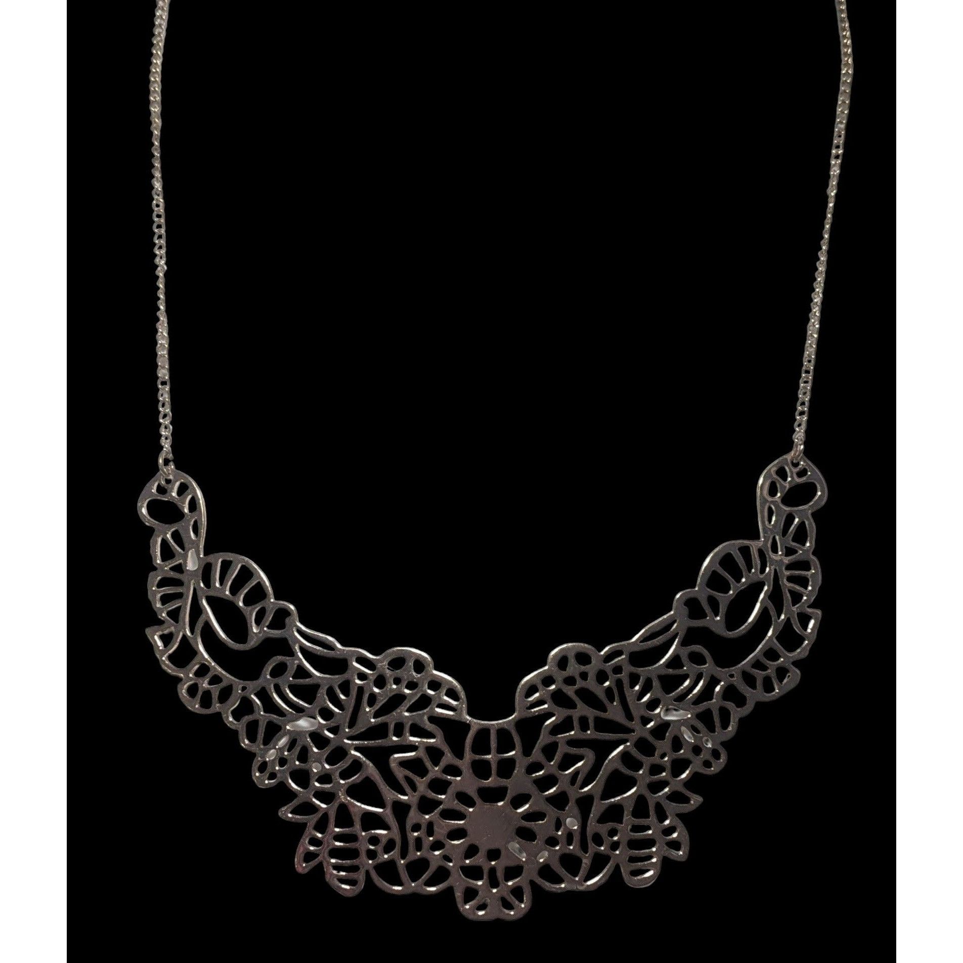 Other Elegant Floral Gold Cutout Necklace Size ONE SIZE - 3 Thumbnail