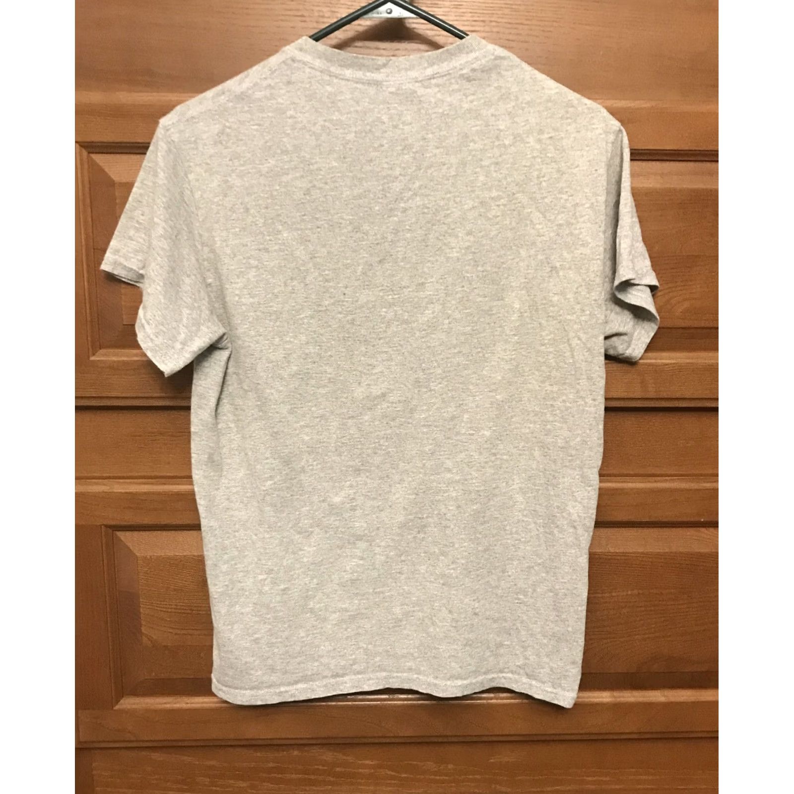 Gildan ValleyFair Valley Scare Haunt Free Hugs chainsaw Hallow gray T- Shirt Sz S Size US S / EU 44-46 / 1 - 2 Thumbnail