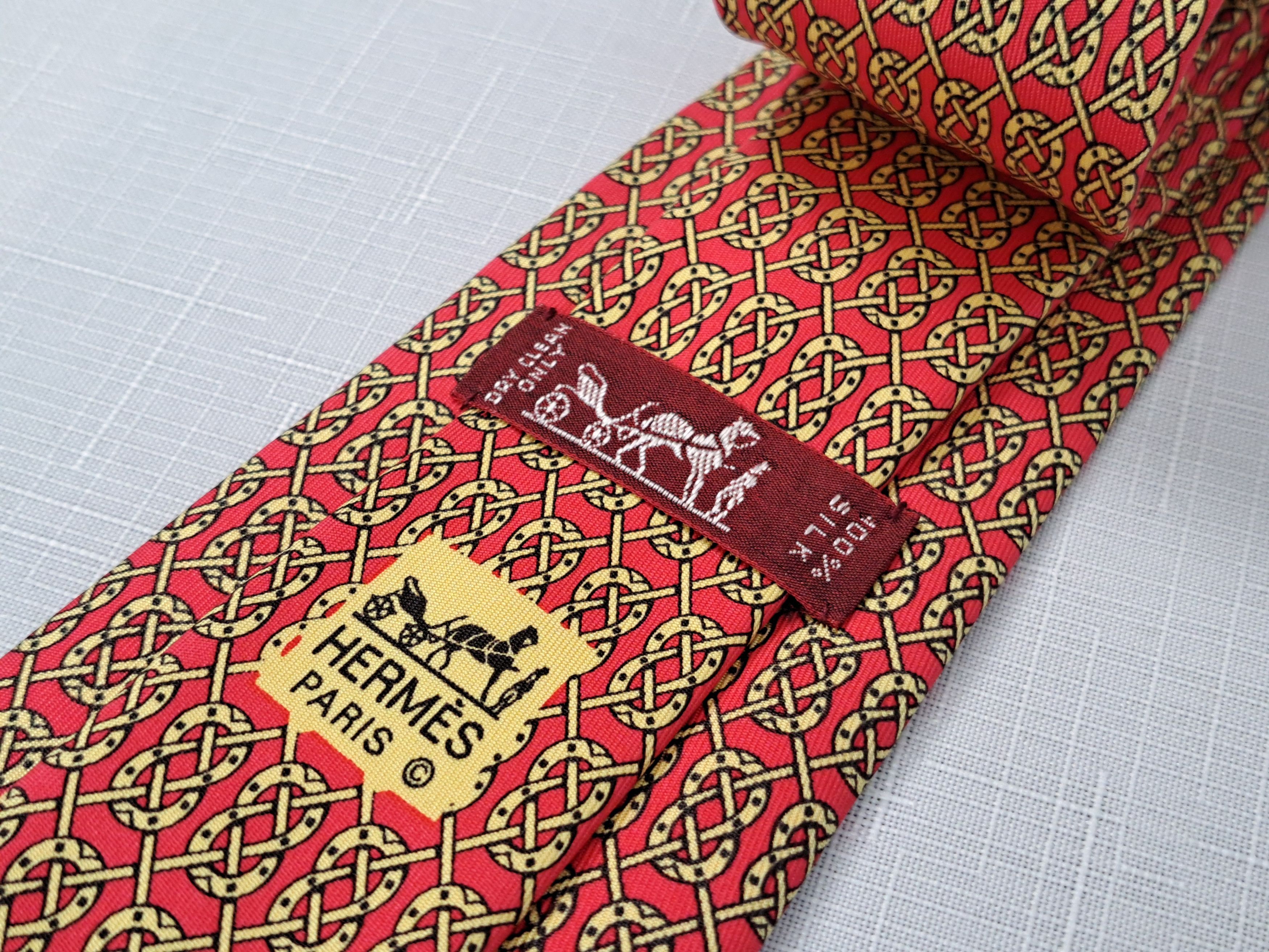 HERMÈS Paris 7298 EA horseshoe pattern silk tie.