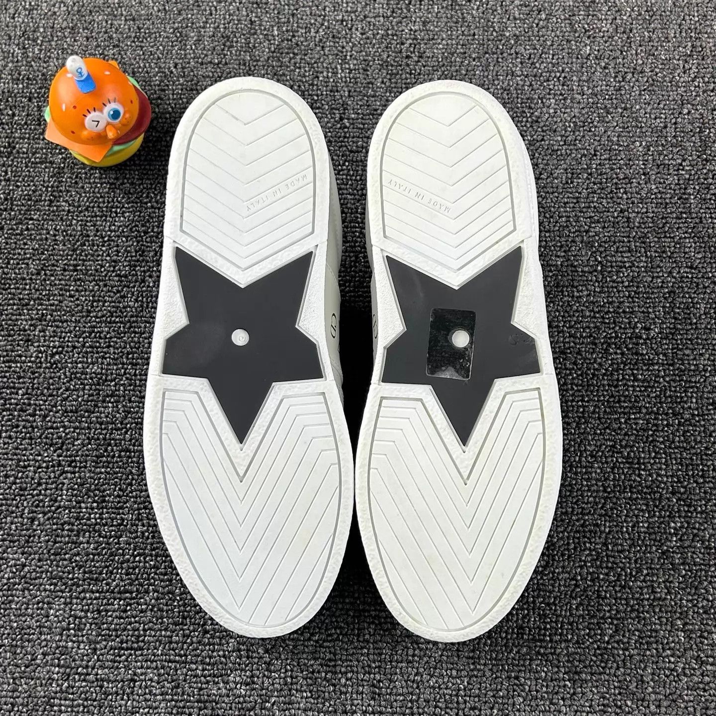 Dior Dior Star White Leather Sneakers EUR 35.5 Size US 5 / IT 35 - 6 Thumbnail