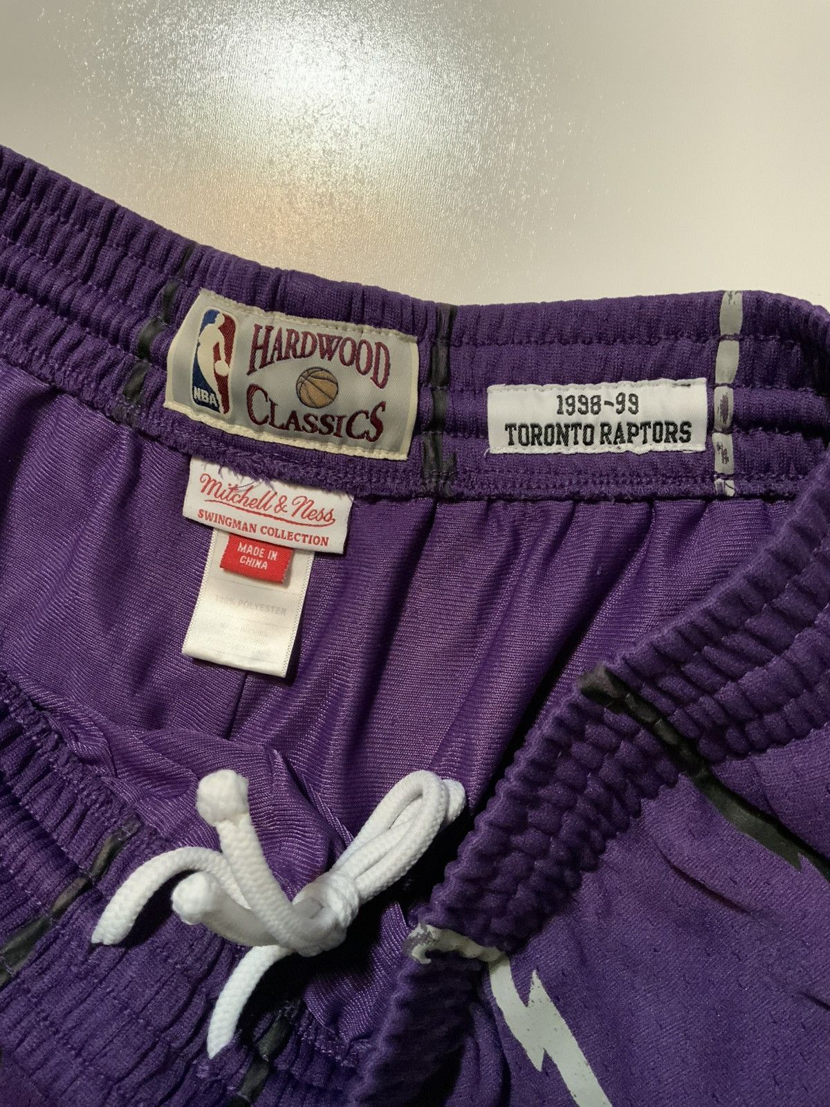 Mitchell & Ness × NBA Mitchell Ness Hardwood Classics 1998 Toronto Raptors Shorts Size US 36 / EU 52 - 5 Thumbnail