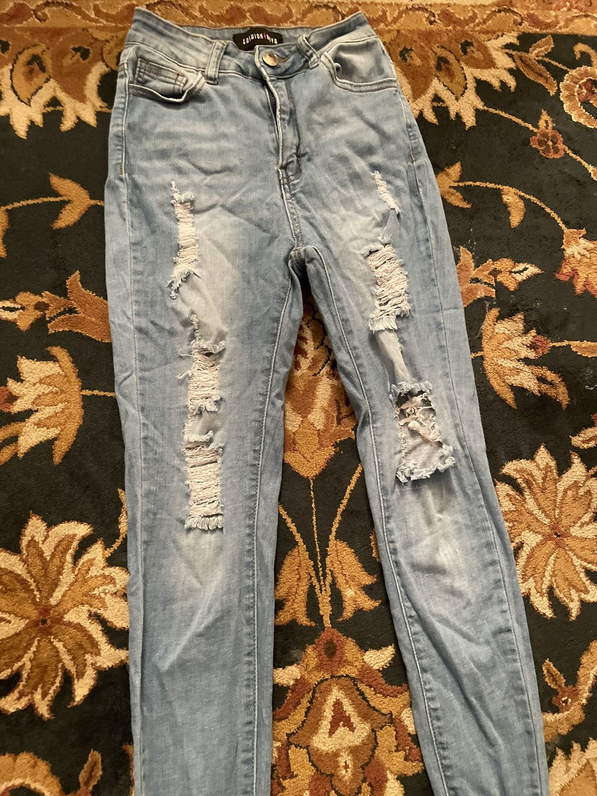 Fashion Nova VTG Fashion Nova Light Blue Distressed Skinny Jeans Size 0 Size 25" / US 0 / IT 36 - 2 Thumbnail