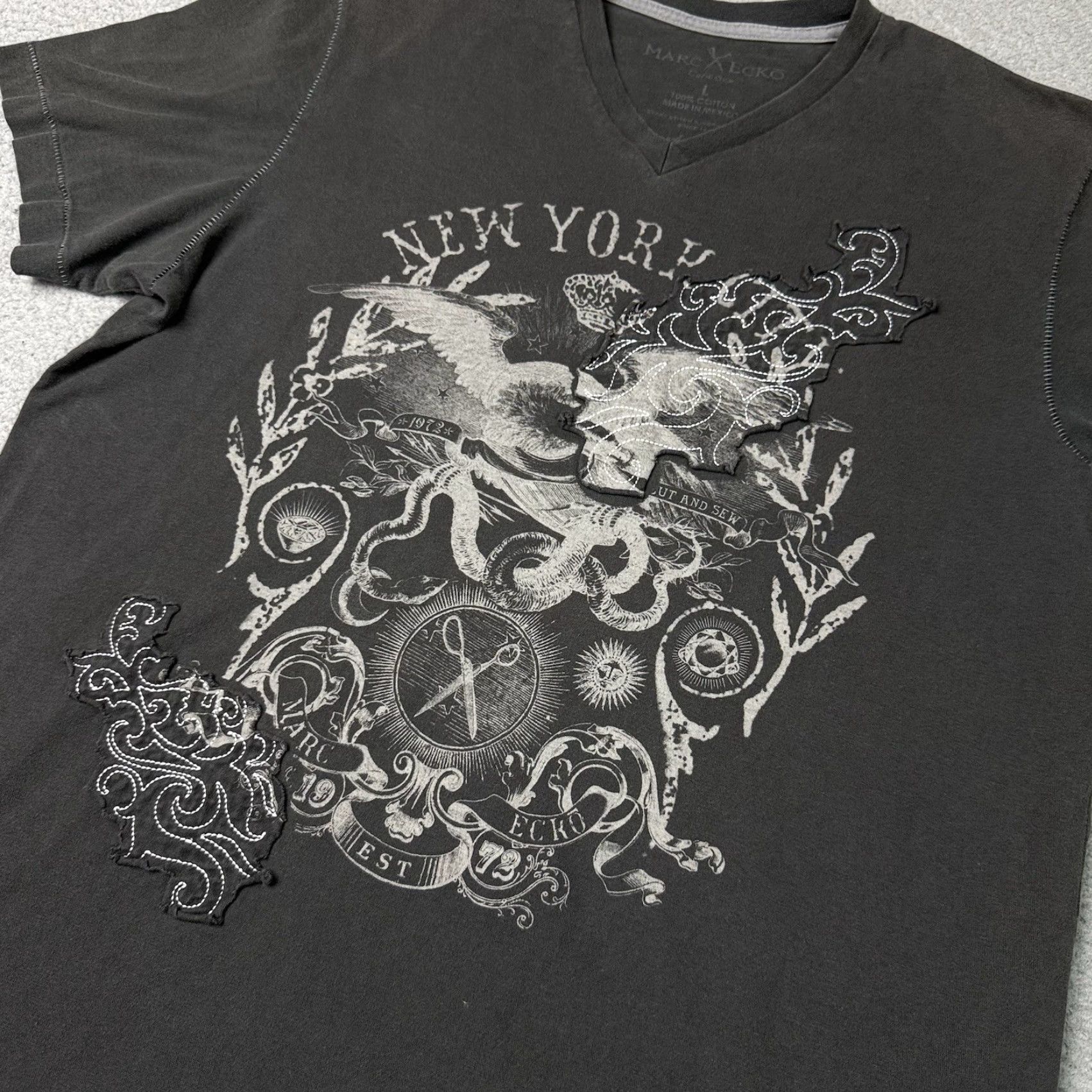 Ecko Unltd. VINTAGE Ecko Unltd. T-Shirt Adult Large Gray V-Neck Graphic Tee 2000s Mens Shirts Size US L / EU 52-54 / 3 - 2 Thumbnail