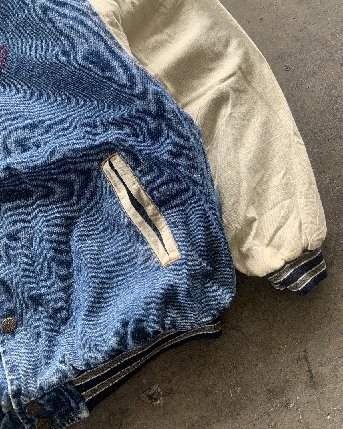 Universal Studios × Vintage *Rare 1990s Universal Pictures Film Crew Varisty Jacket Size US XL / EU 56 / 4 - 2 Thumbnail
