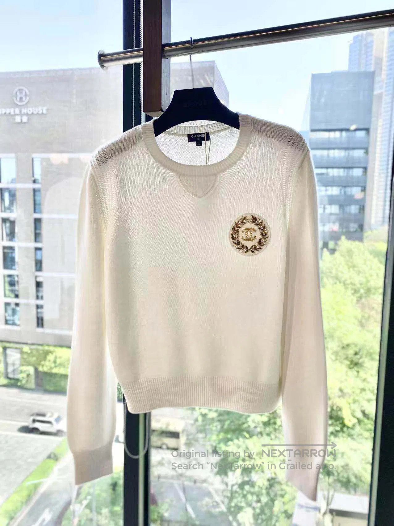 Chanel Chanel White gold pearl ear brooch logo cashmere knit| Size XS / US 0-2 / IT 36-38 - 2 Thumbnail