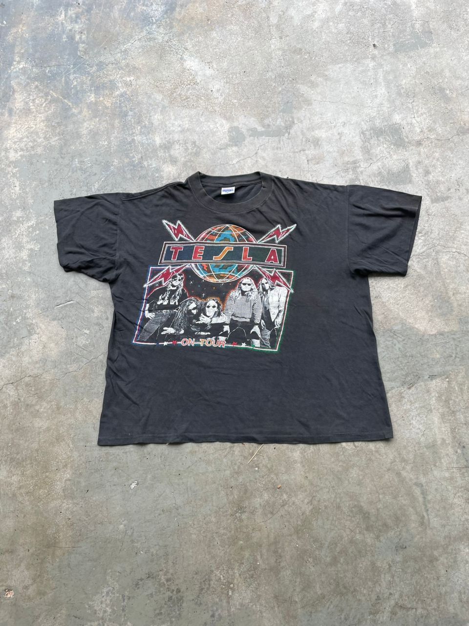 Band Tees Vintage 90s Tesla On Tour Band Tees Size US XL / EU 56 / 4 - 1 Thumbnail