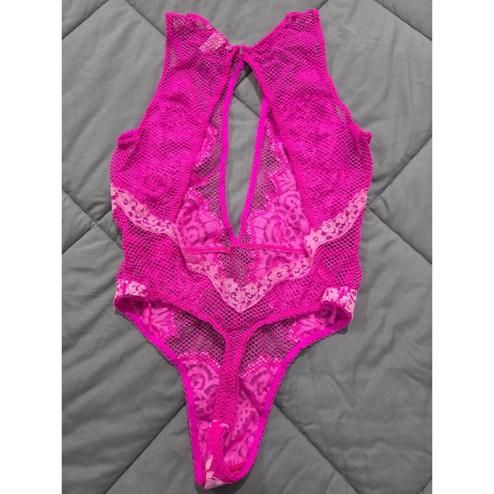 Victoria's Secret Victoria's Secret Very Sexy Pink Fishnet Bodysuit Size M Coq Size ONE SIZE - 5 Thumbnail