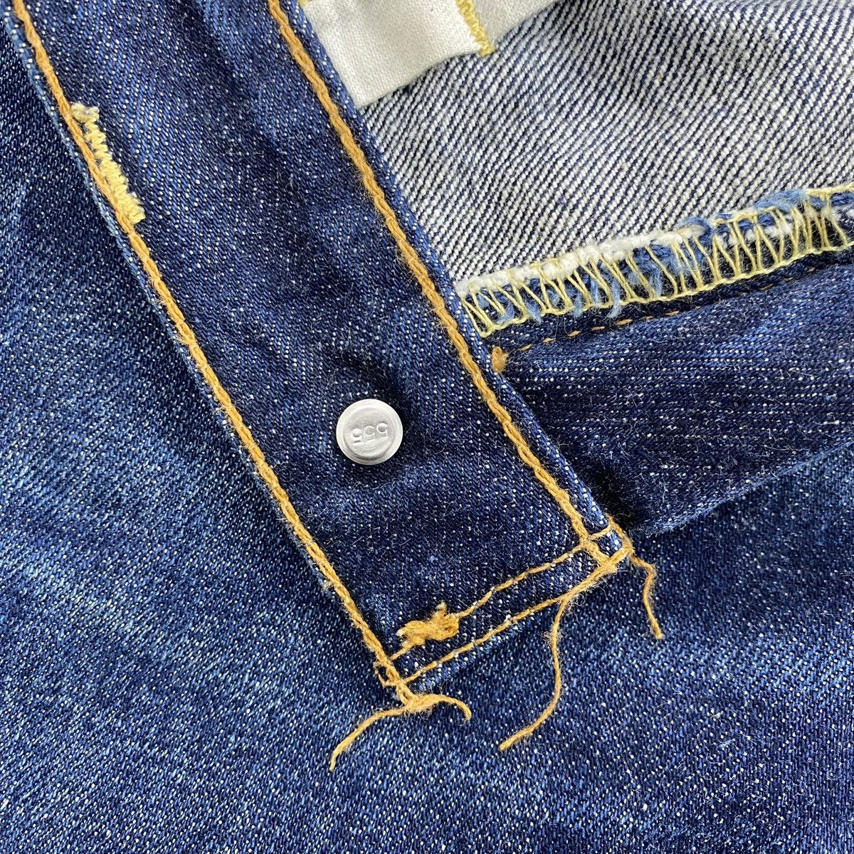 Levi's Vintage Clothing 1990s Vintage Levis 517 Bell Button Bootcut Flared Jeans Size US 31 - 10 Thumbnail
