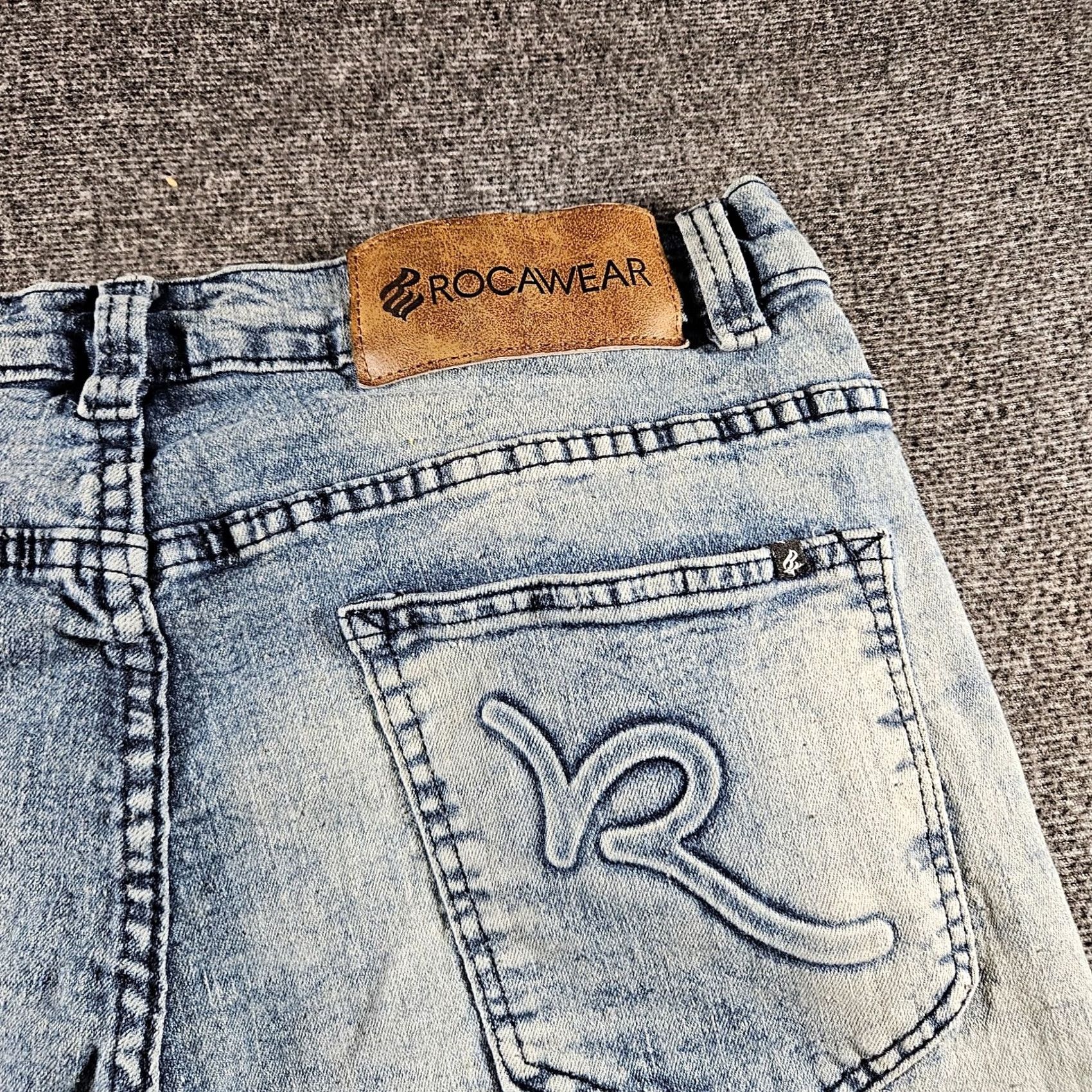 Rocawear Rocawear Slim Fit Denim Jeans Straight Leg Light Wash 34x32 Mid Rise 5-Pocket Zip Mens jeans Blue Cotton Embroidered Logo hip hop Size US 34 / EU 50 - 6 Thumbnail