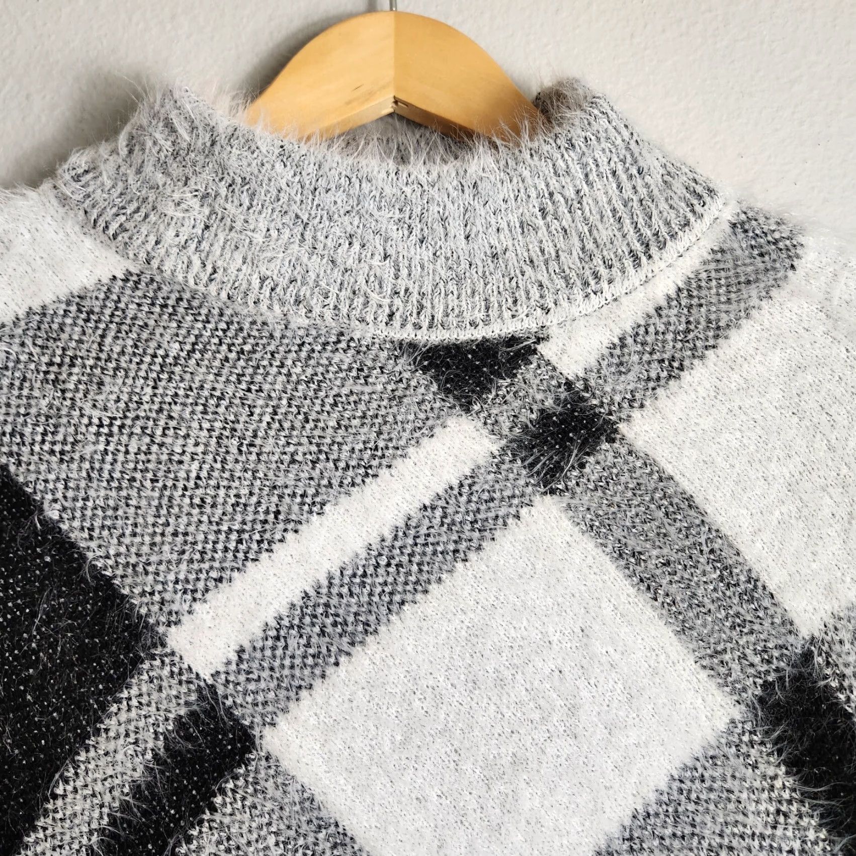 Vintage Womens Eyelash Black/White Plaid Poncho Sweater-OSFM Size ONE SIZE - 2 Thumbnail