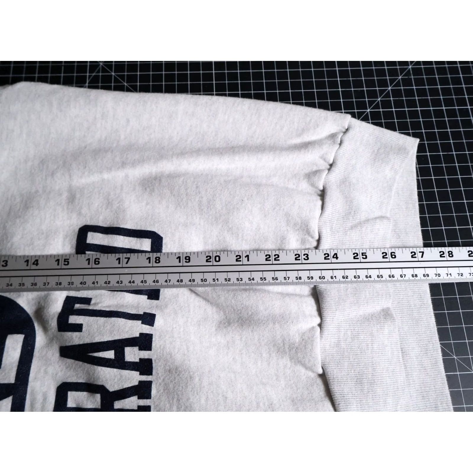 Jerzees VINTAGE 90s Sports Illustrated Sweatshirt Mens XL Heather Gray Jerzees 50/50 VTG Sweatshirt Mens XL Heather Gray Jerzees 50/50 VTG Size US XL / EU 56 / 4 - 6 Thumbnail