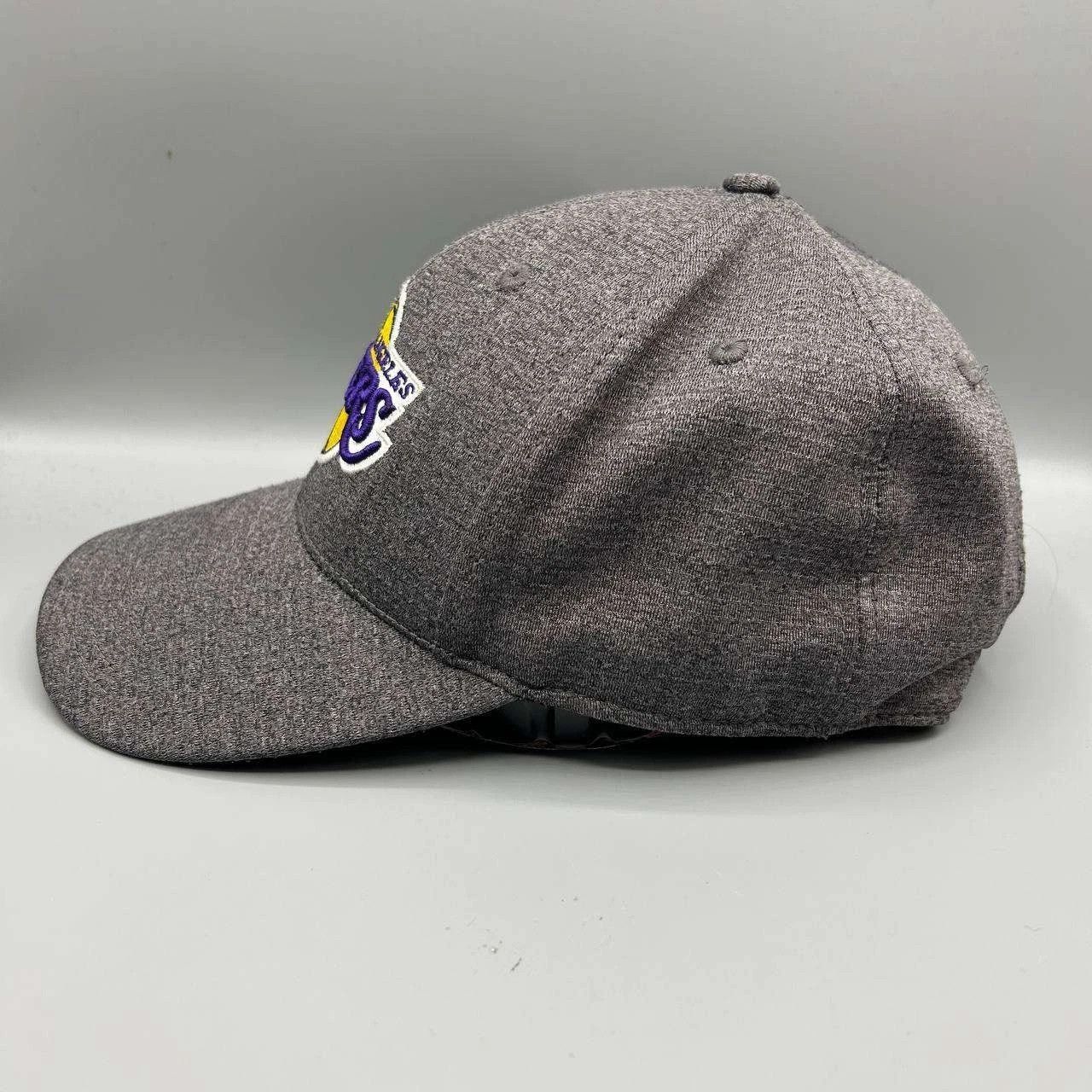Other Los Angeles LA Lakers Hat Embroidered Fan Favorite Snap Back Size ONE SIZE - 4 Thumbnail