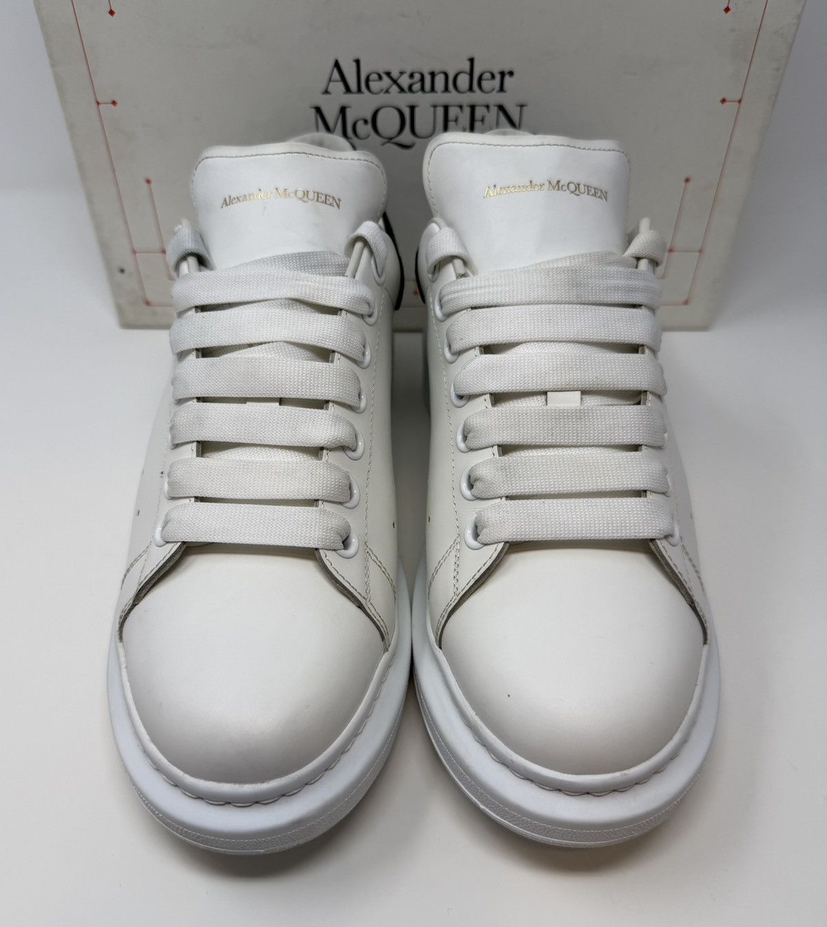 Alexander McQueen Alexander McQueen Oversized Sneaker Suede White/Black Size US 8 / EU 41 - 2 Thumbnail