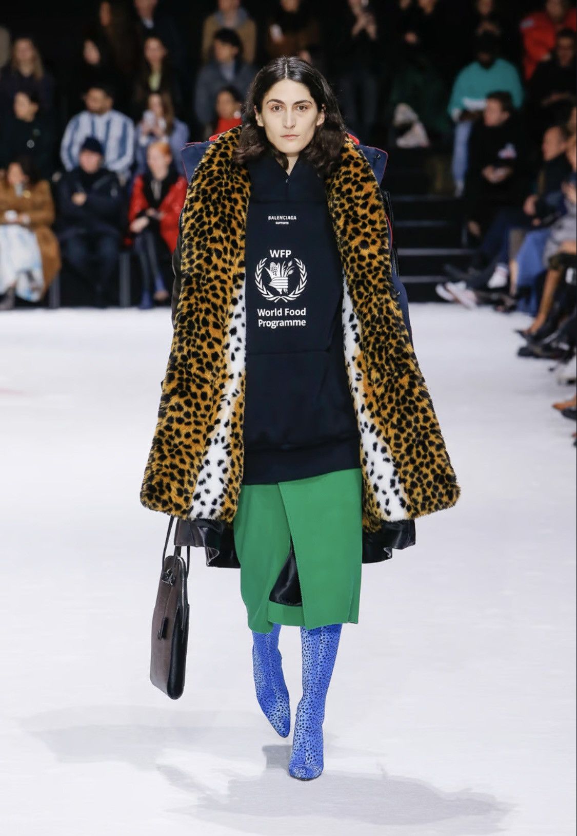 コート BALENCIAGA FW25 'One Layer' coat (838934TSU20 1269) Balenciaga | One Layer Raglan Coat at Ekseption - EKSEPTION USA