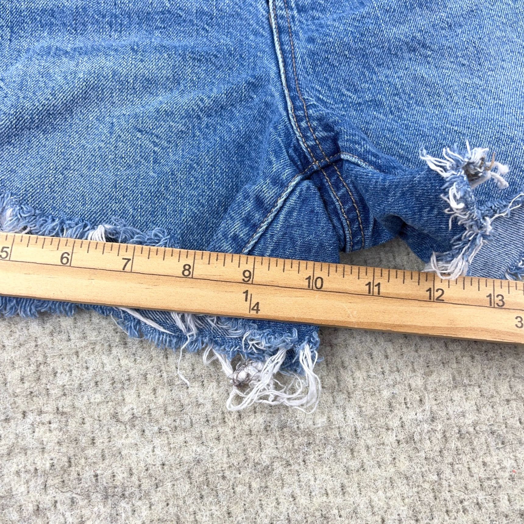 American Eagle Outfitters American Eagle Outfitters Mom Shorts Women 2 High Rise Distressed Faded Denim Blue 3 Inseam 5-Pocket Stretch Regular Casual Modern Womens Size 26" / US 2 / IT 38 - 7 Thumbnail