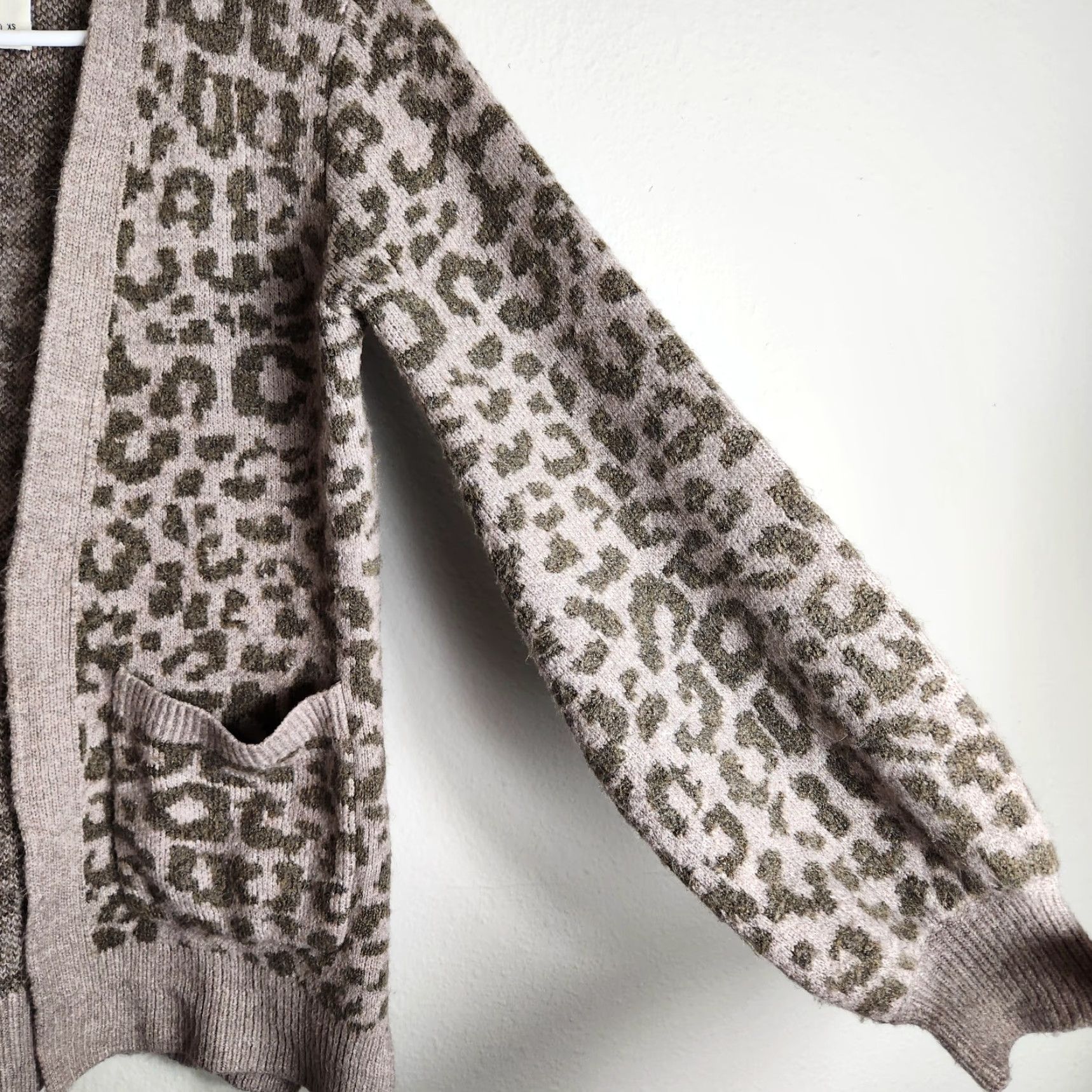 Abercrombie & Fitch Abercrombie & Fitch Womens Taupe Leopard Open Front Cardigan Sweater XS Lounge Cardigan Open Front Womens Leopard Knit Sale Size XS / US 0-2 / IT 36-38 - 5 Thumbnail