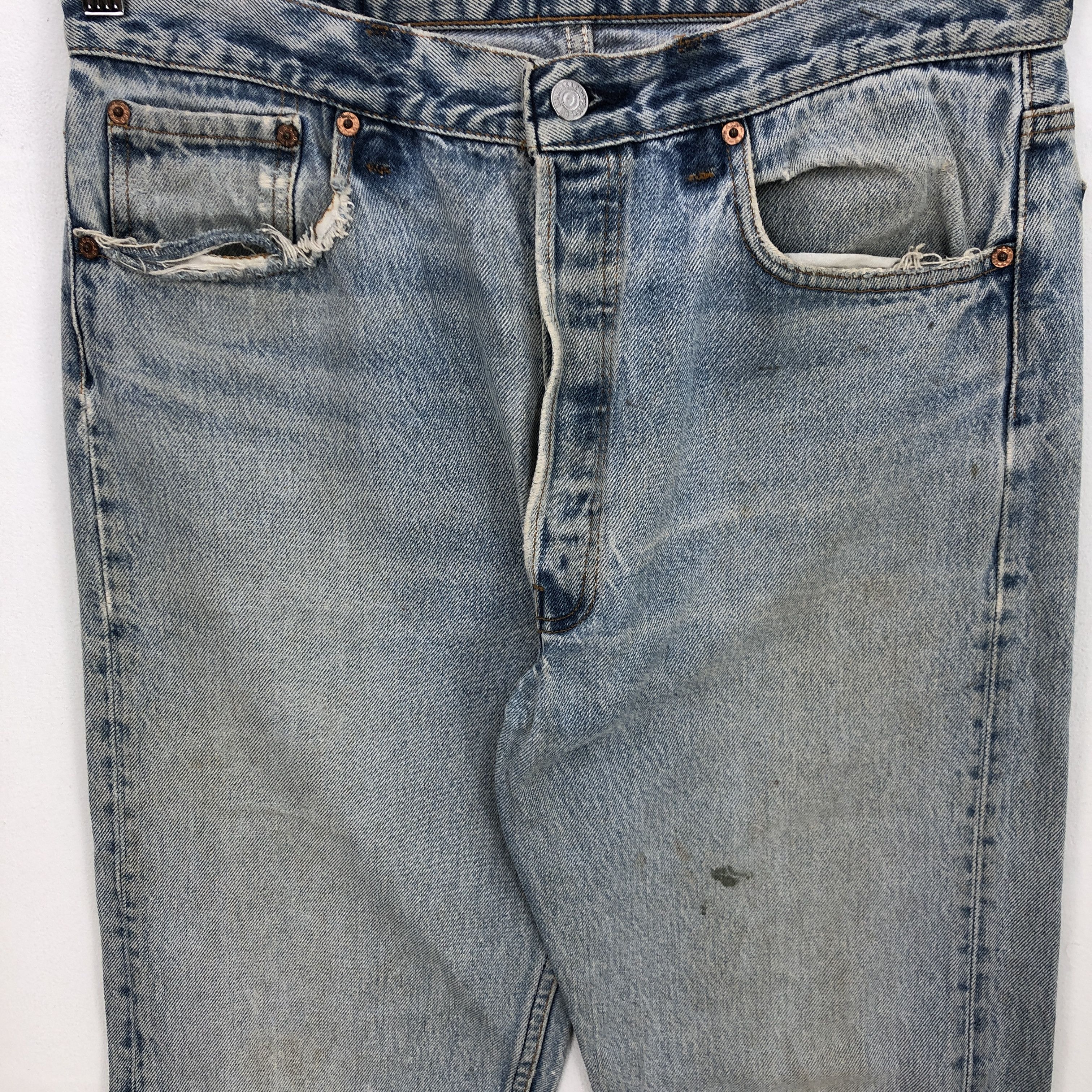 Levi's Vintage Levis 501 Light Wash Jeans Levi's Grunge Faded Denim Size US 32 / EU 48 - 3 Thumbnail