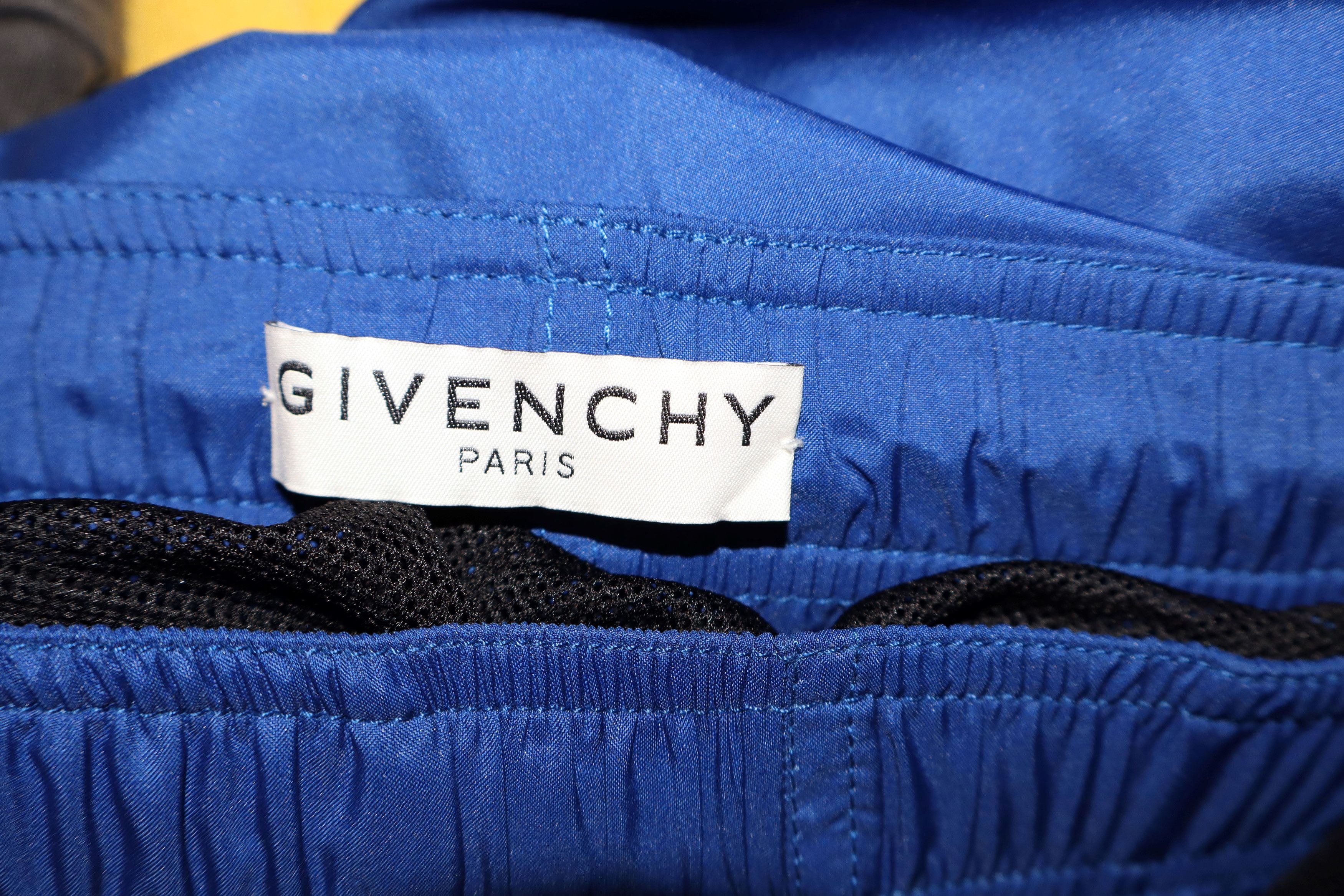 Givenchy Logo print swimshorts Size US 28 / EU 44 - 11 Thumbnail