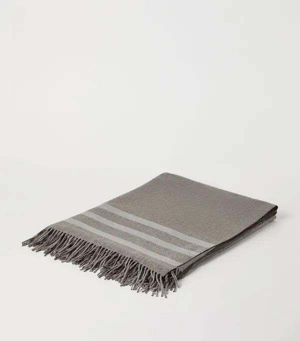 o1la1rc1a0425 Size: OS/Blanket in Grey