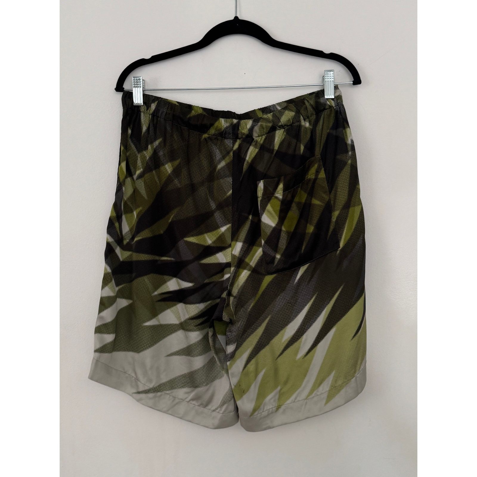 Dries Van Noten Dries Van Noten Graphic-print relaxed-fit satin shorts Size US 34 / EU 50 - 2 Thumbnail